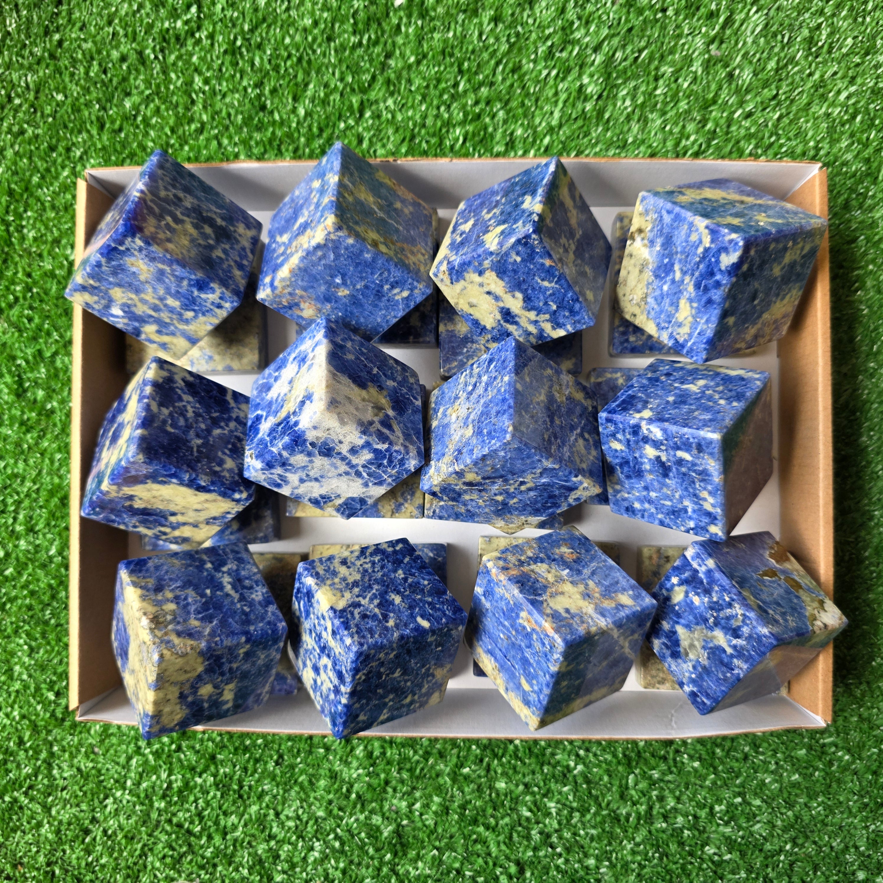 Lot 12 pcs Sodalite cube and base