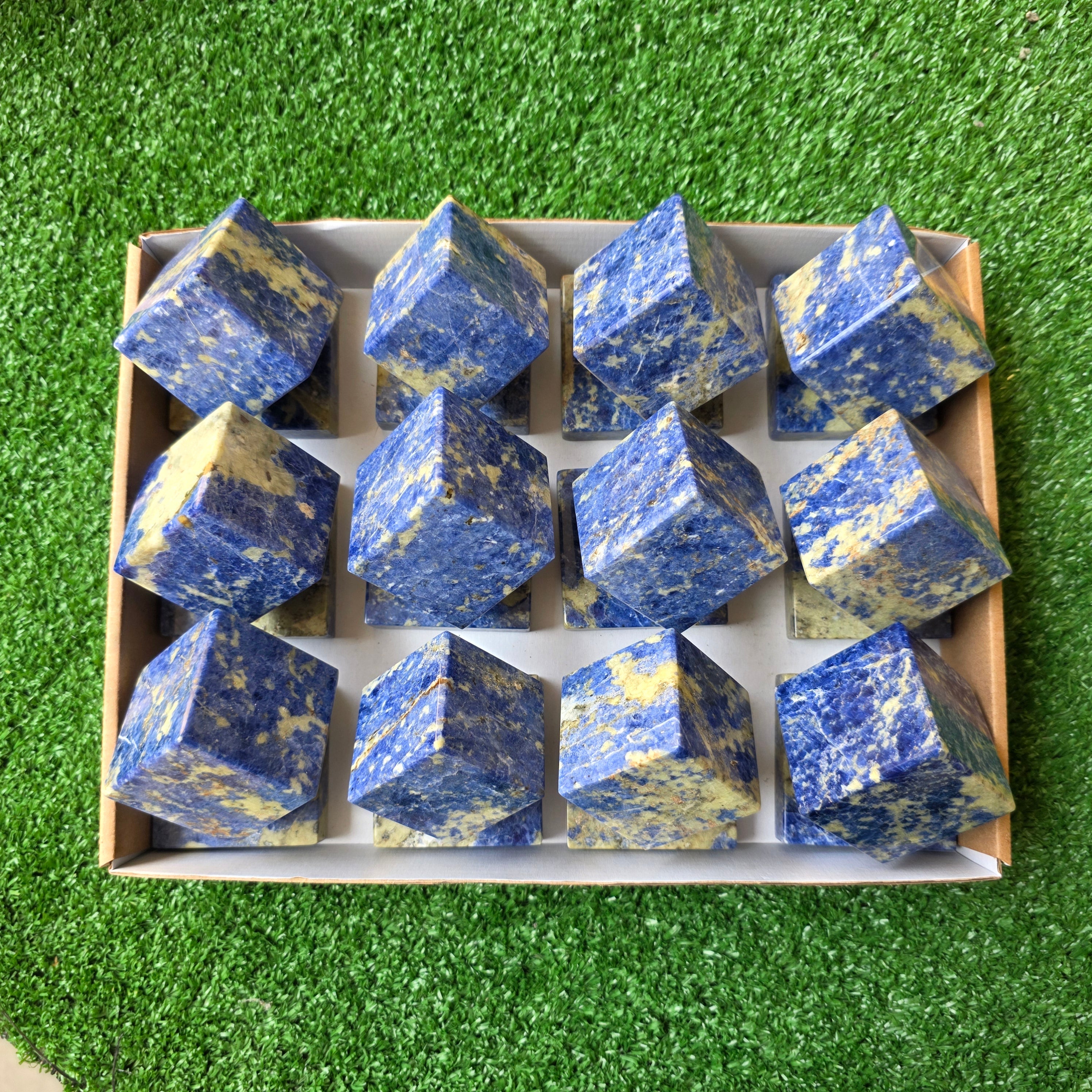 Lot 12 pcs Sodalite cube and base