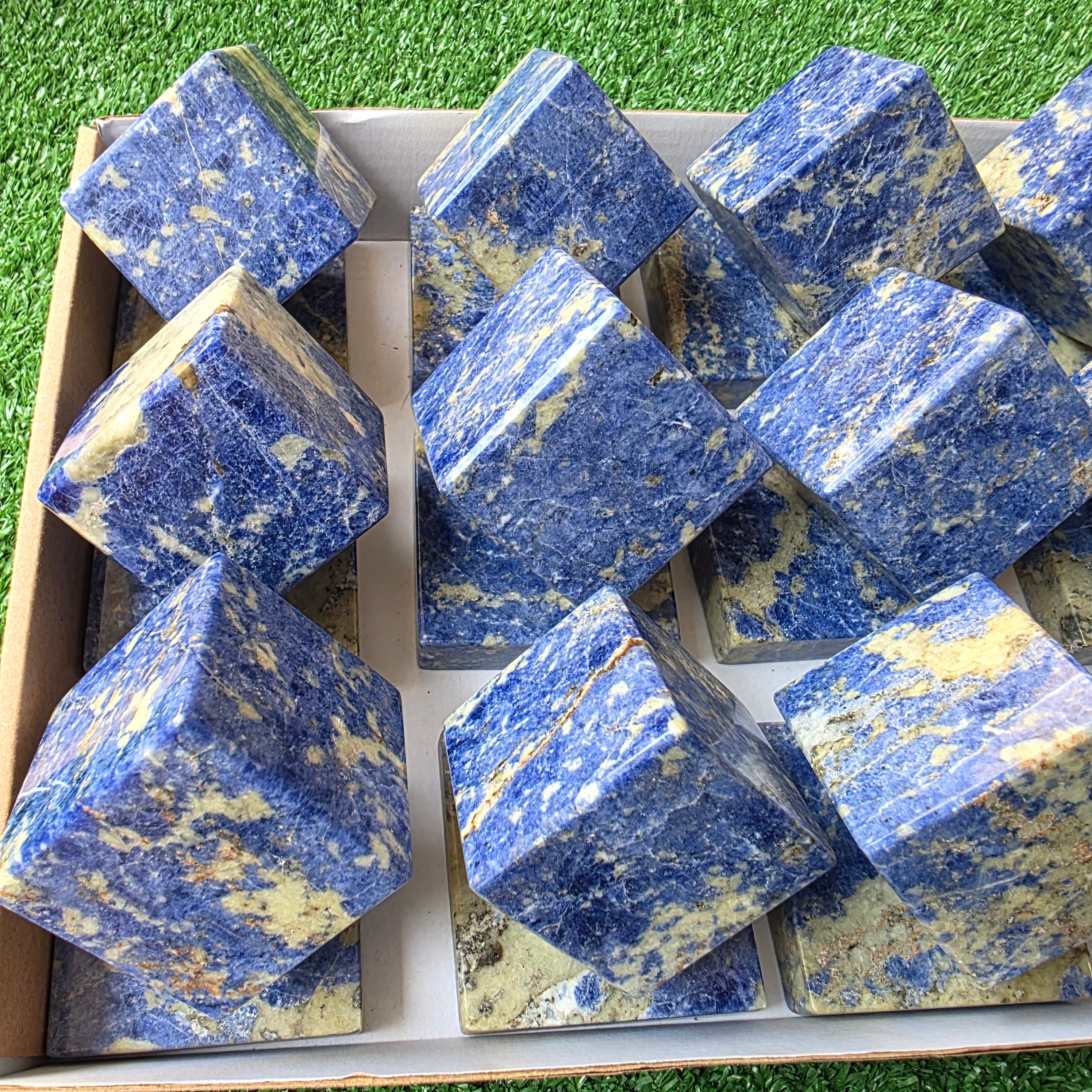 Lot 12 pcs Sodalite cube and base
