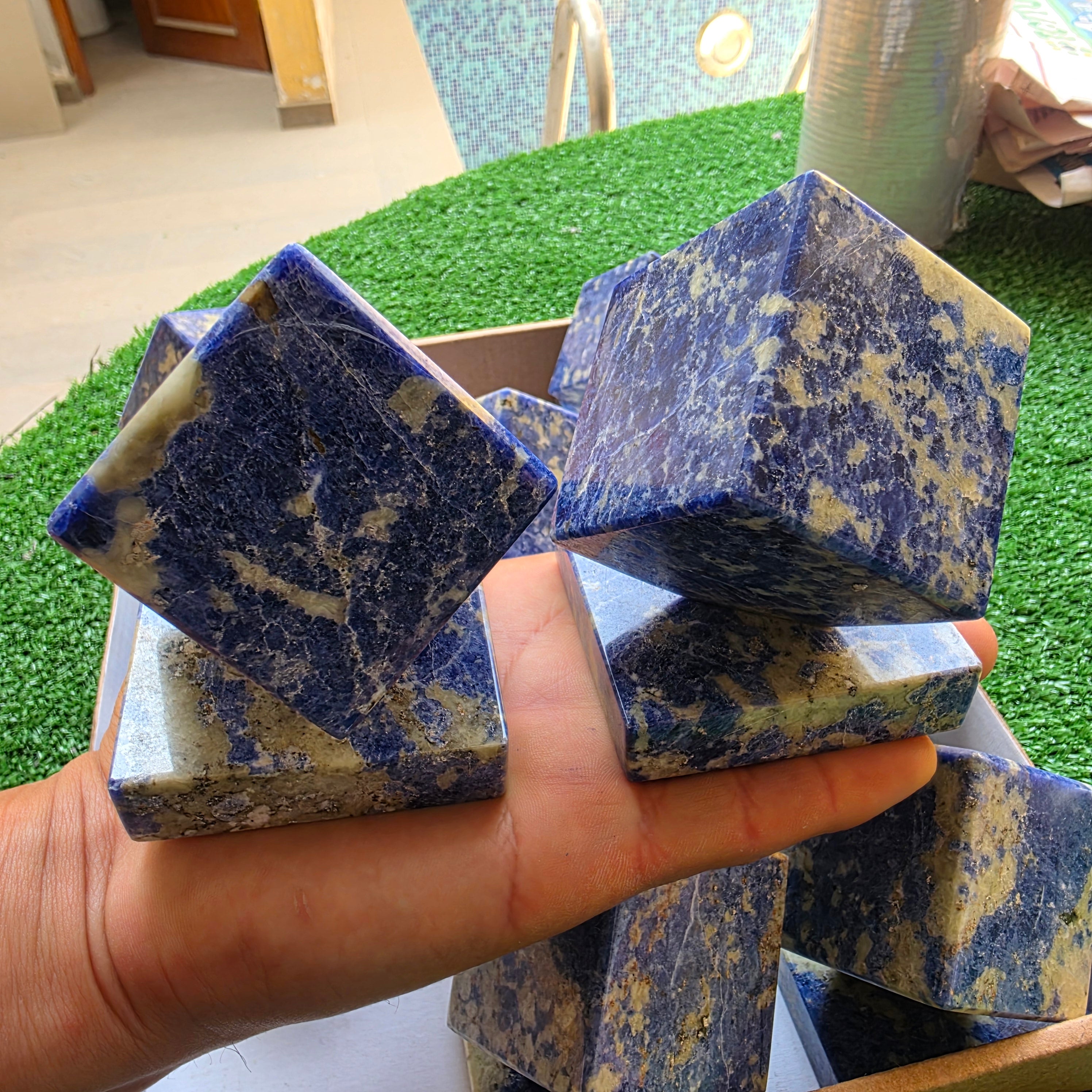Lot 12 pcs Sodalite cube and base