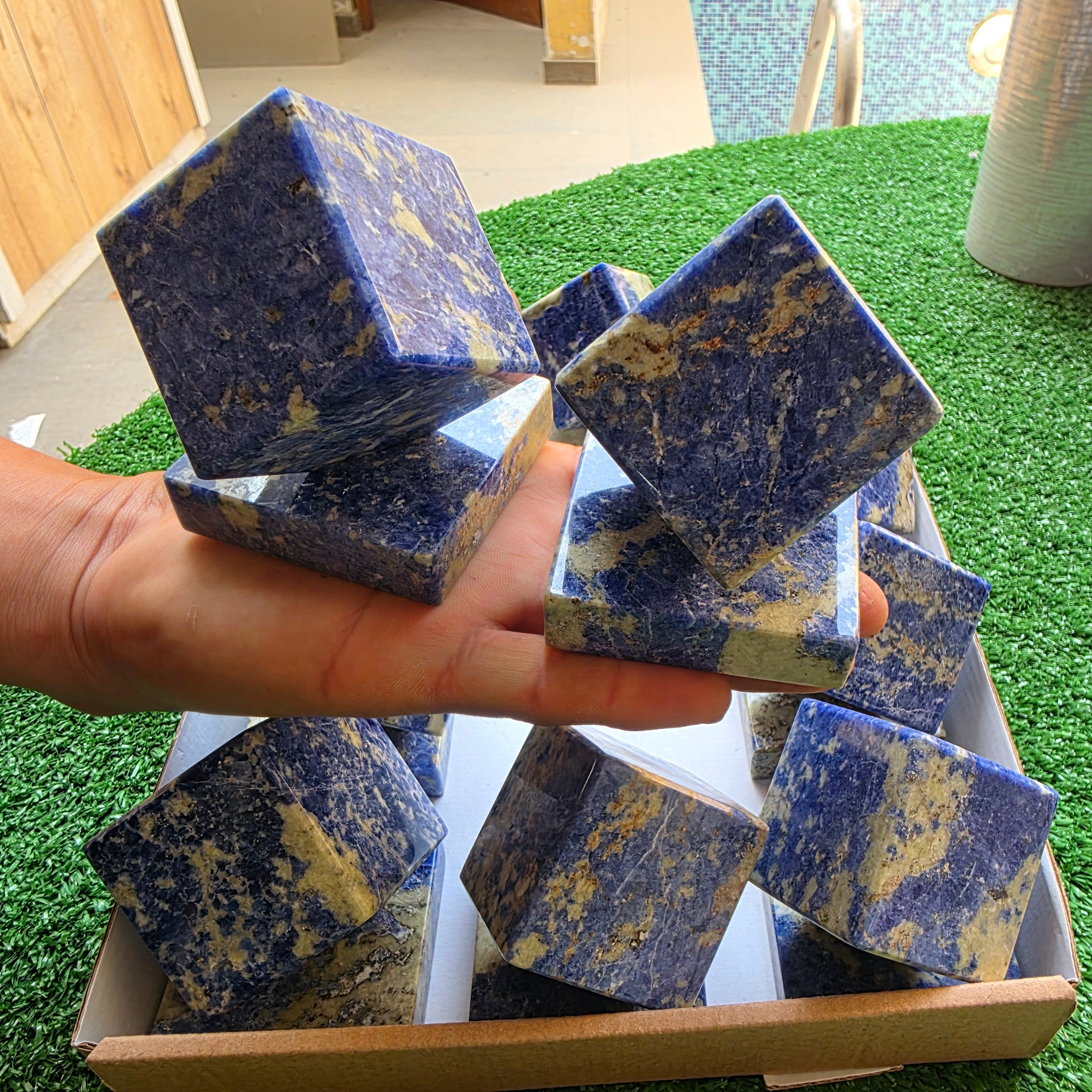 Lot 12 pcs Sodalite cube and base