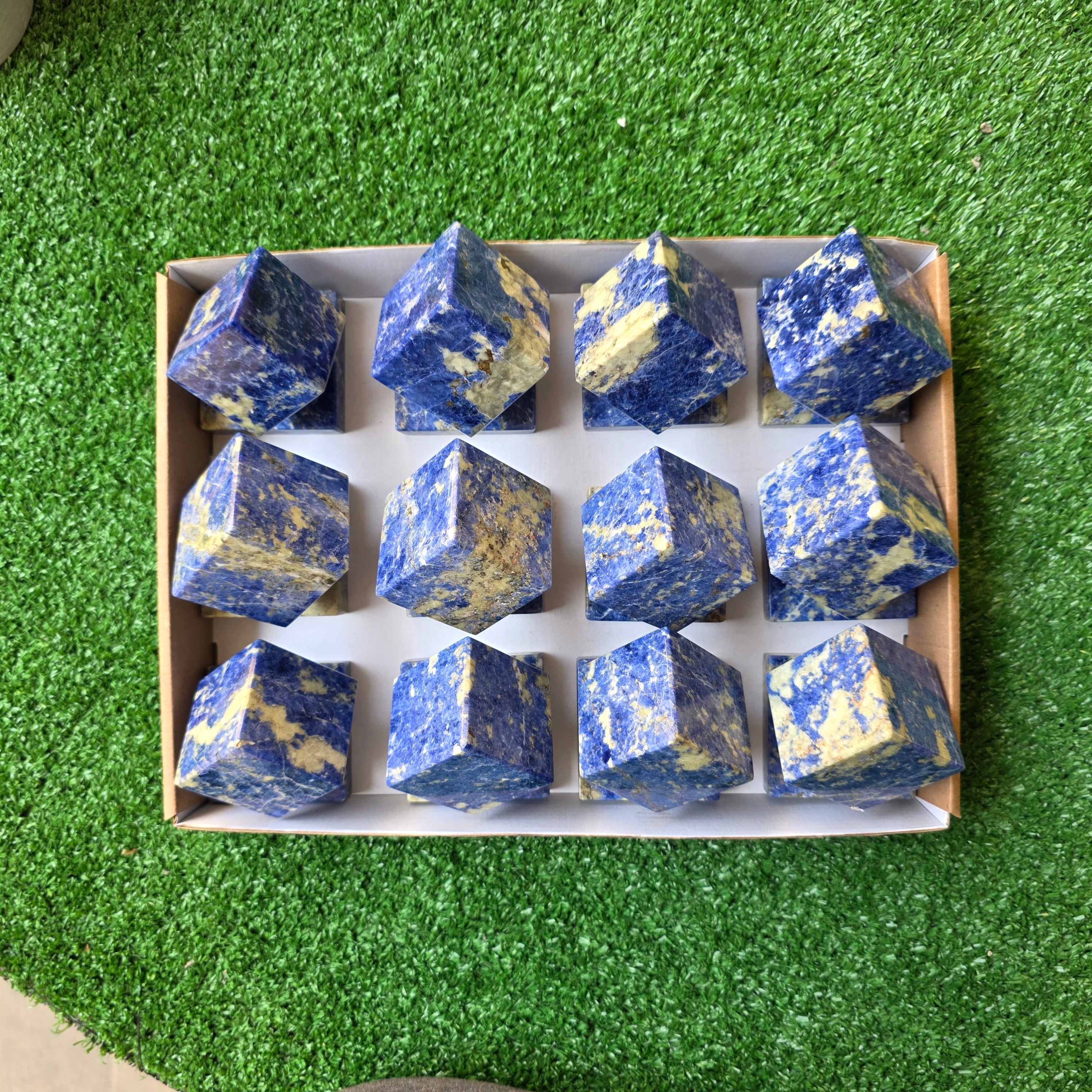 Lot 12 pcs Sodalite cube and base