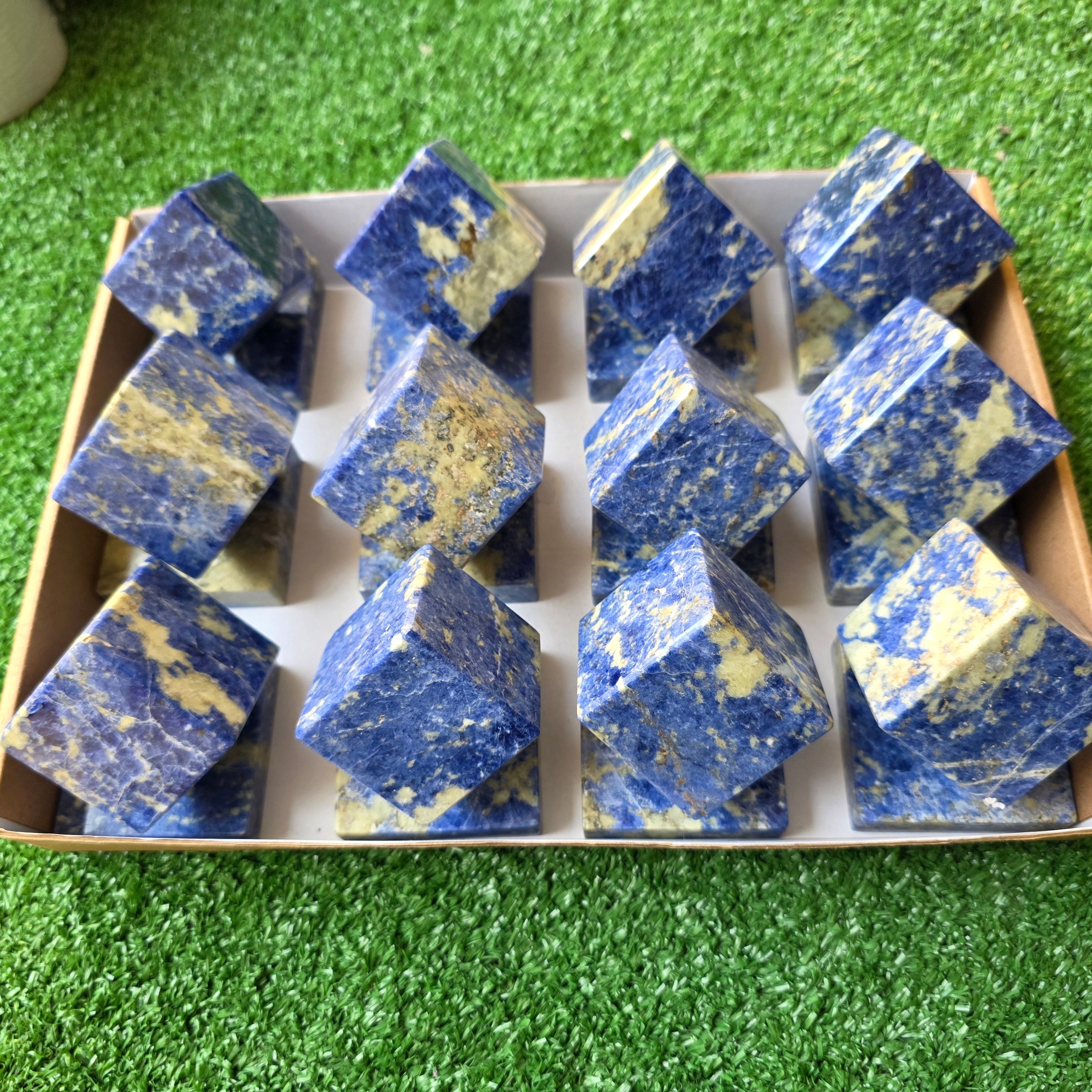 Lot 12 pcs Sodalite cube and base