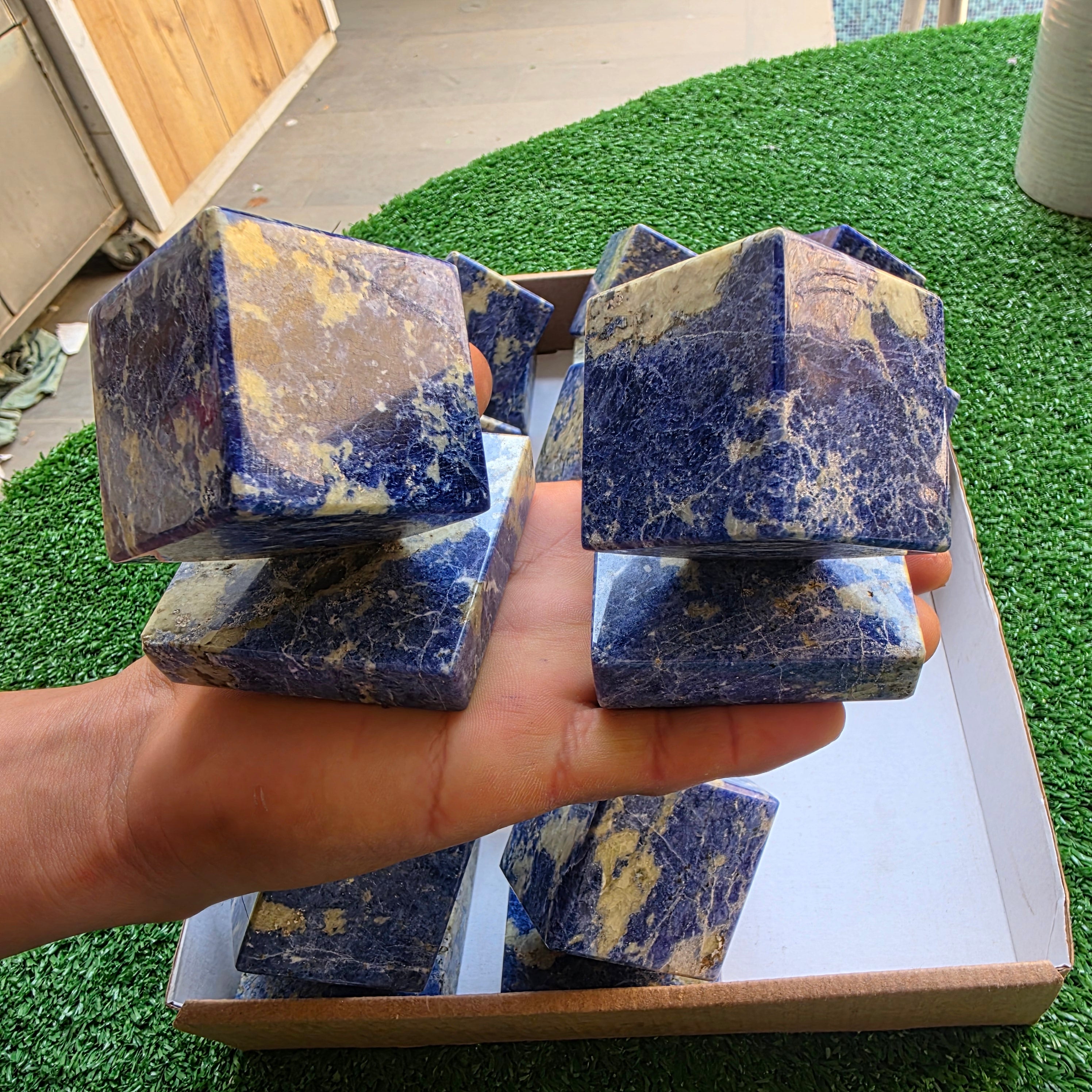 Lot 12 pcs Sodalite cube and base