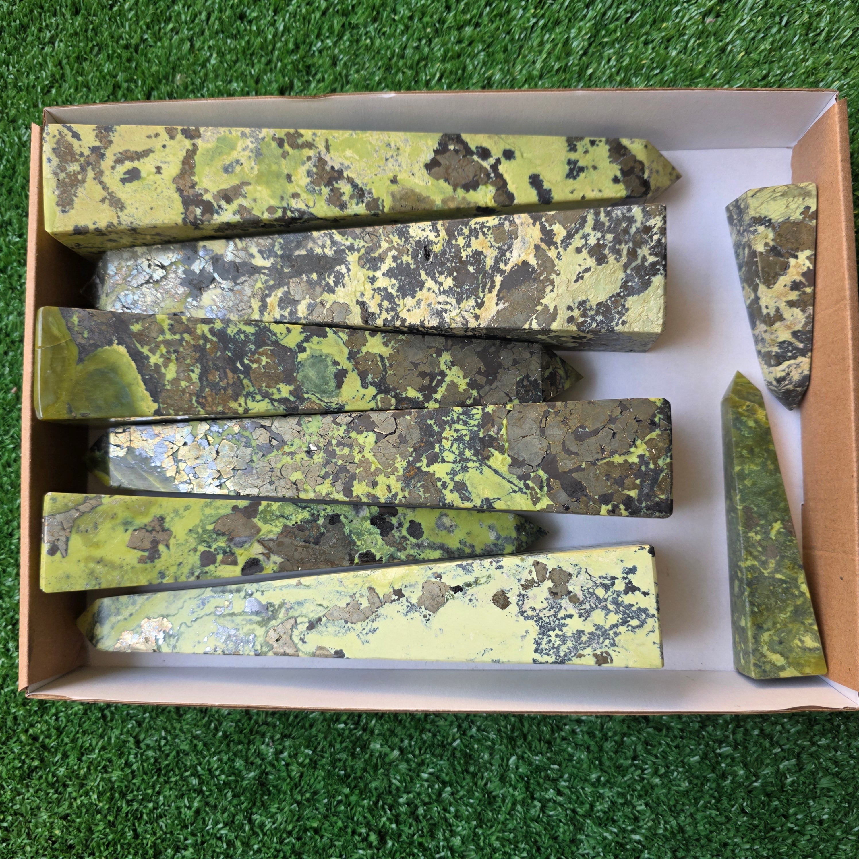 Lot 8 pcs Serpentine Tower