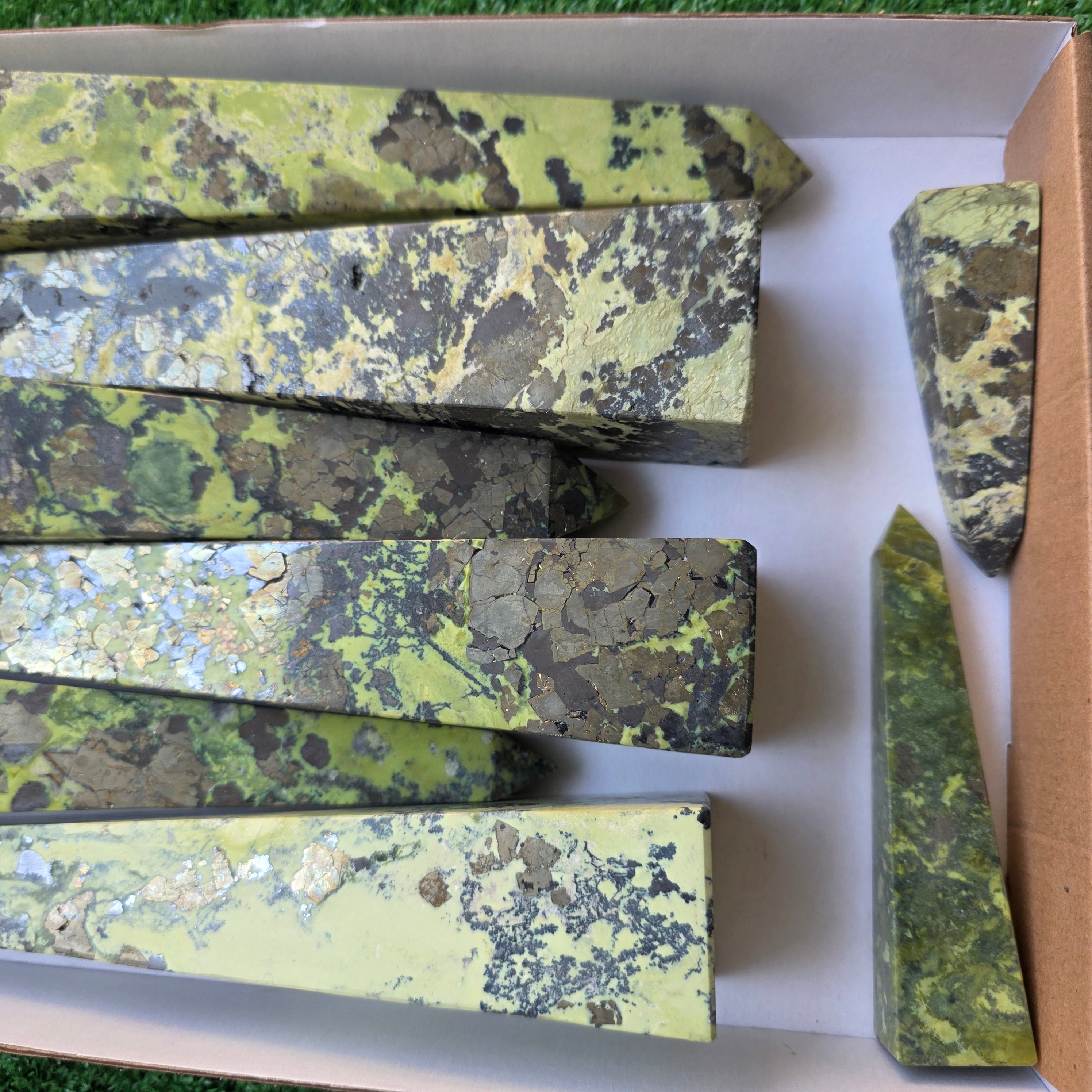Lot 8 pcs Serpentine Tower