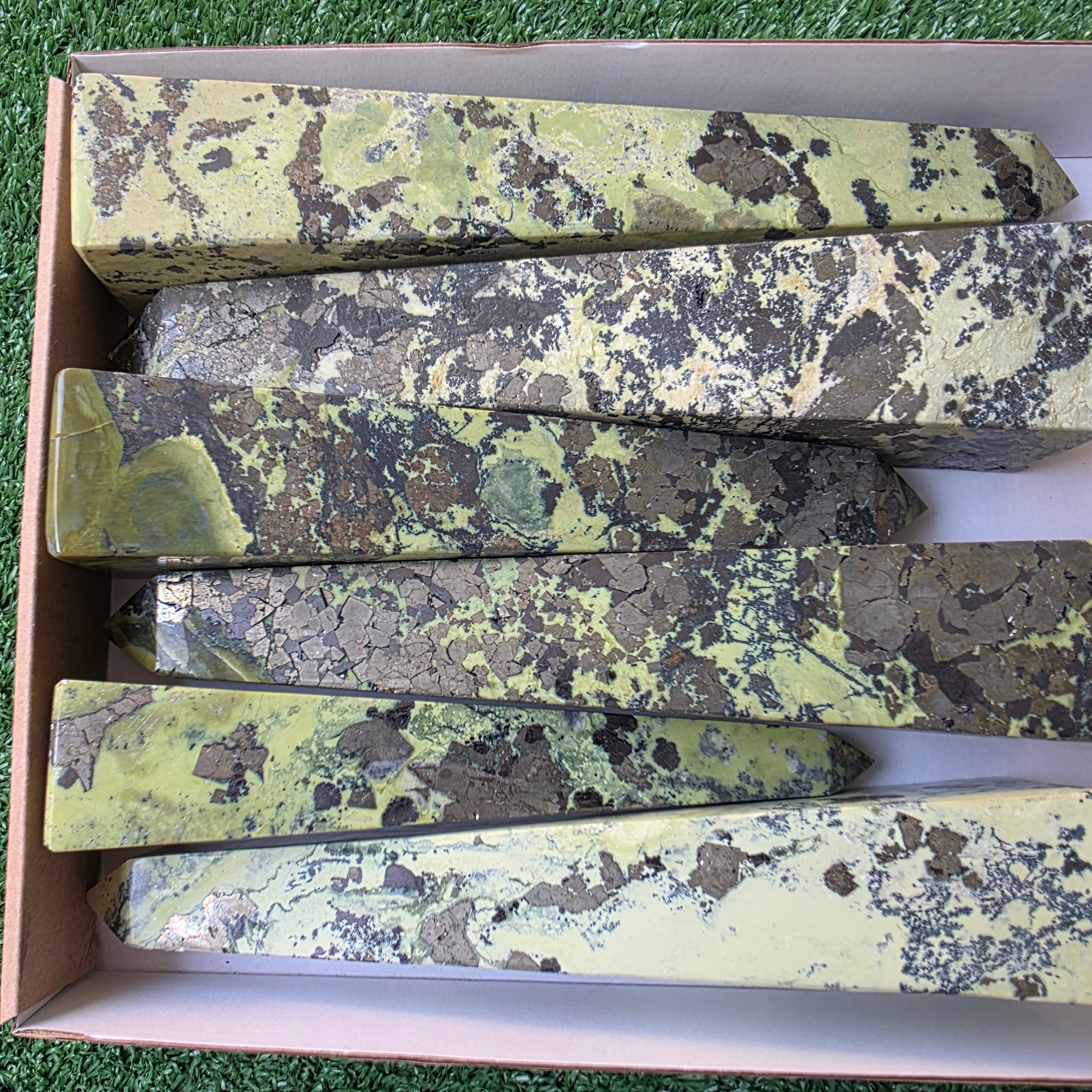 Lot 8 pcs Serpentine Tower