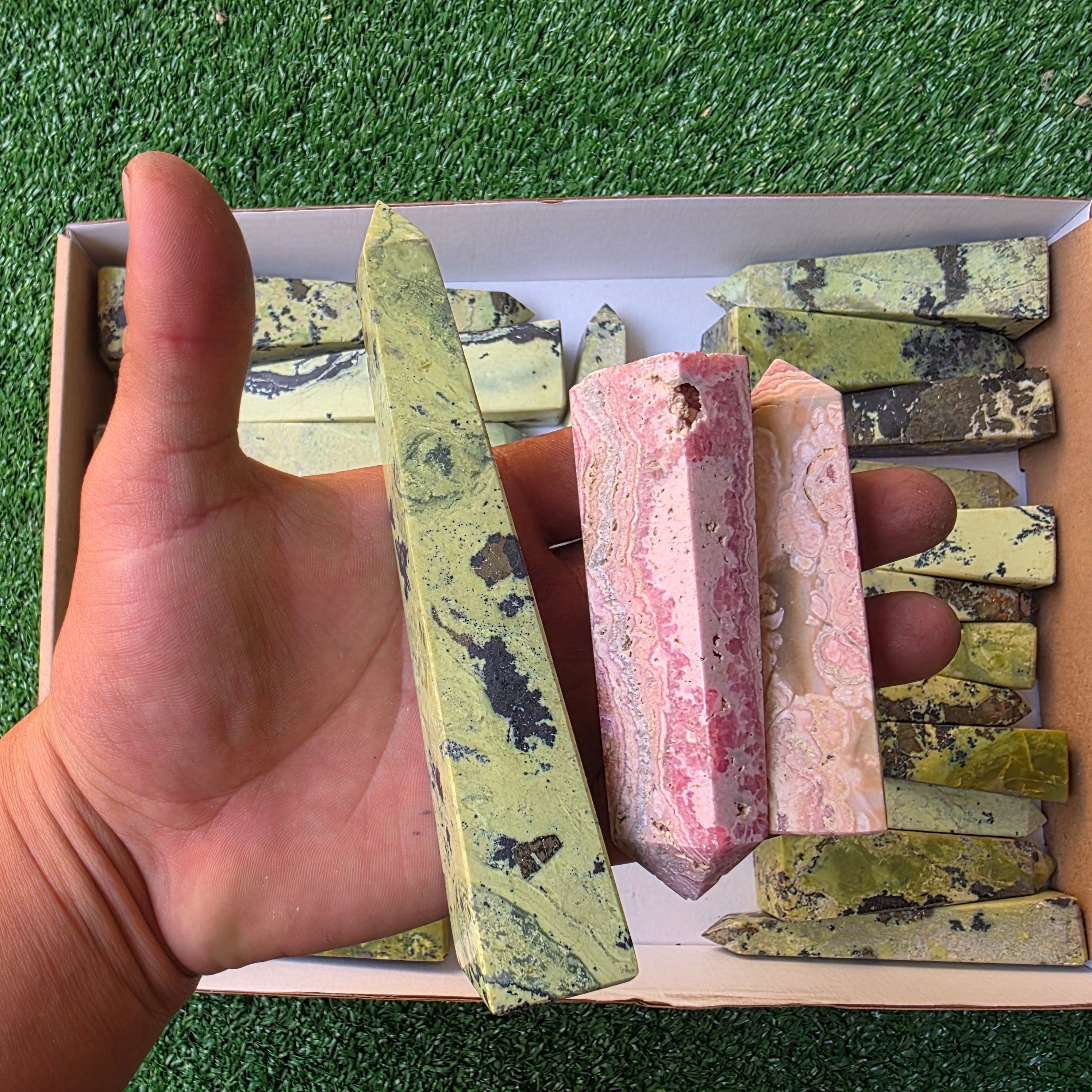 Lot 25 pcs Serpentine and Rhodochrosite Tower