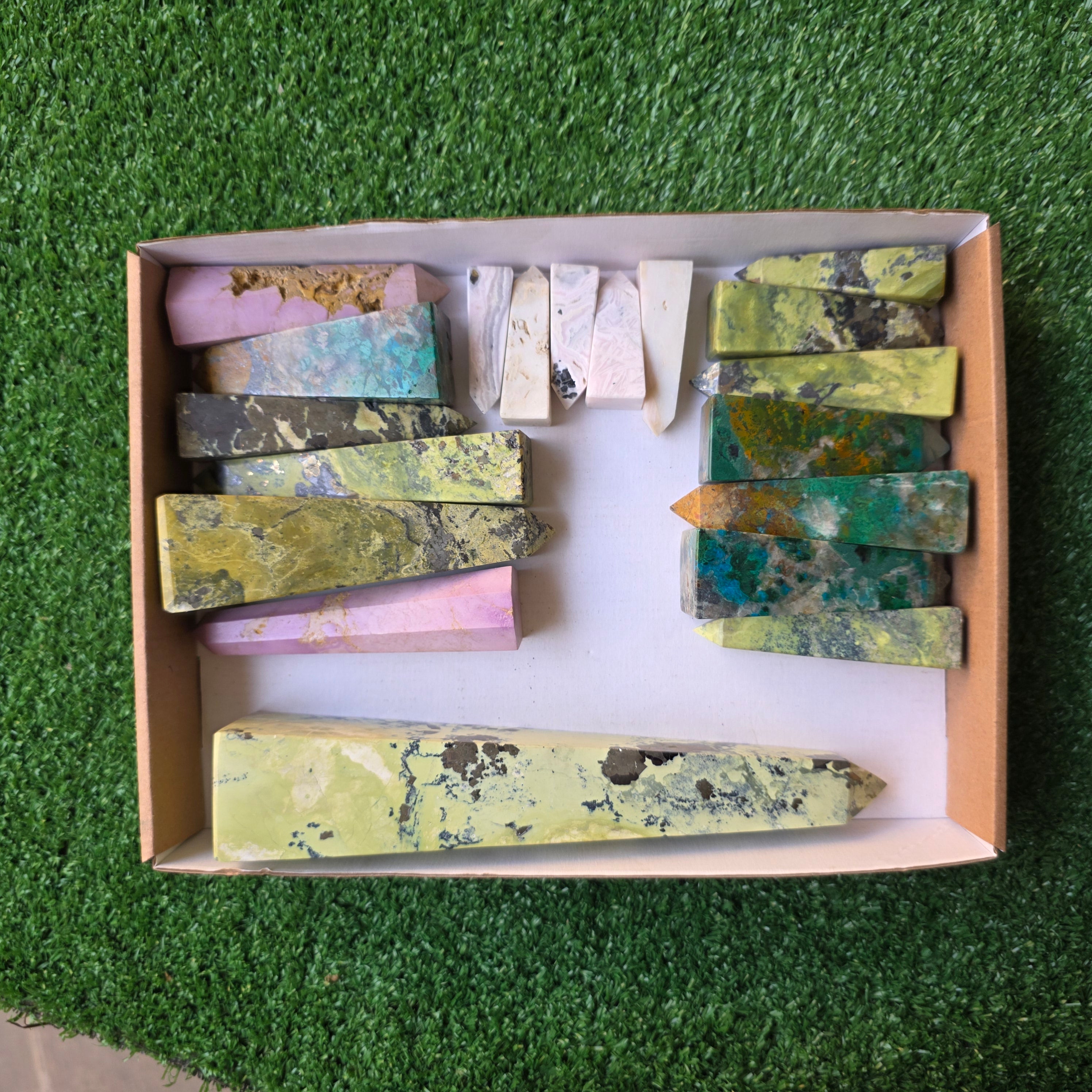 Lot 19 pcs Serpentine, Phosphosiderite, Chrysocolla and Mangano Tower