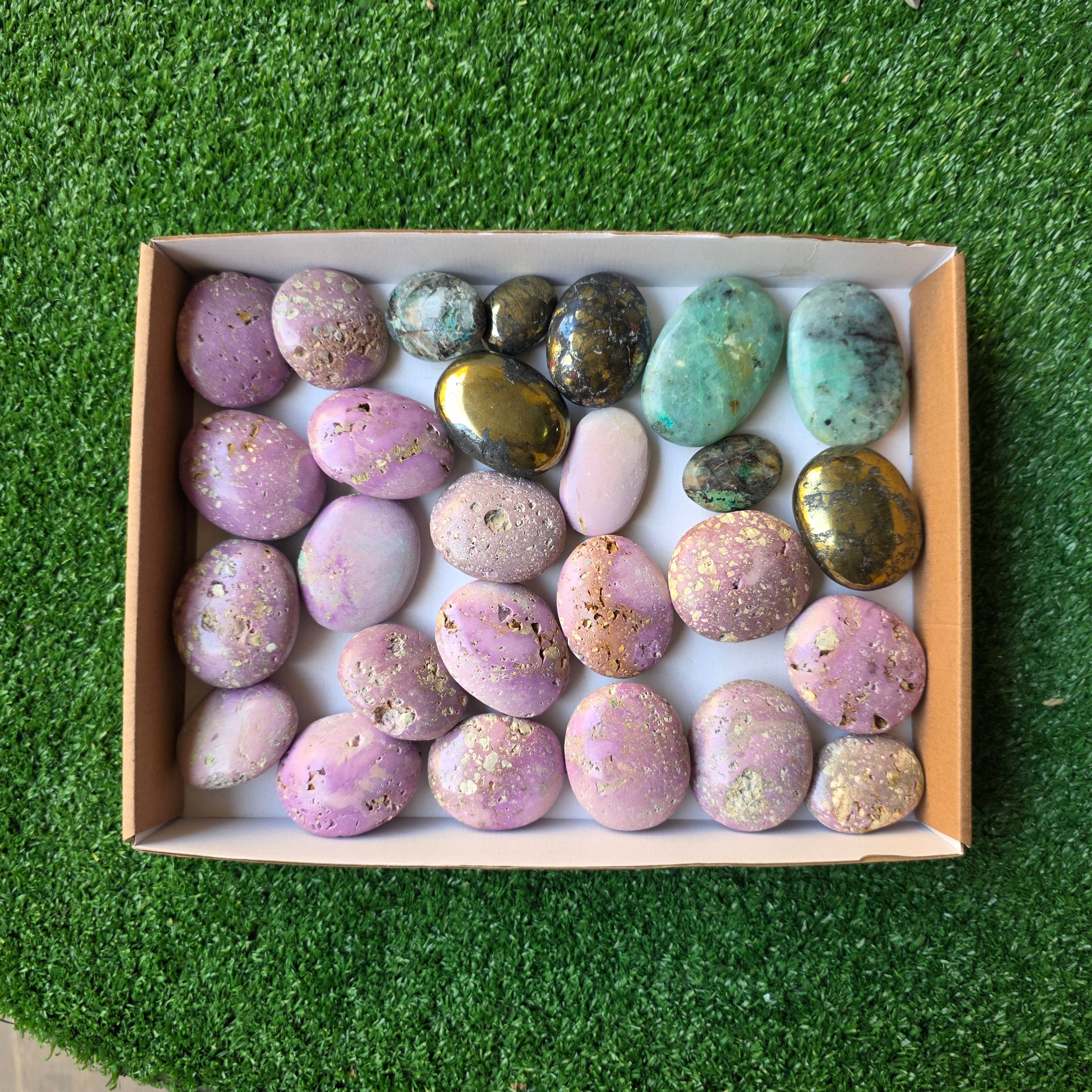 Lot 27 pcs Phosphosiderite drusy, Chalcopyrite and Chrysocolla palm