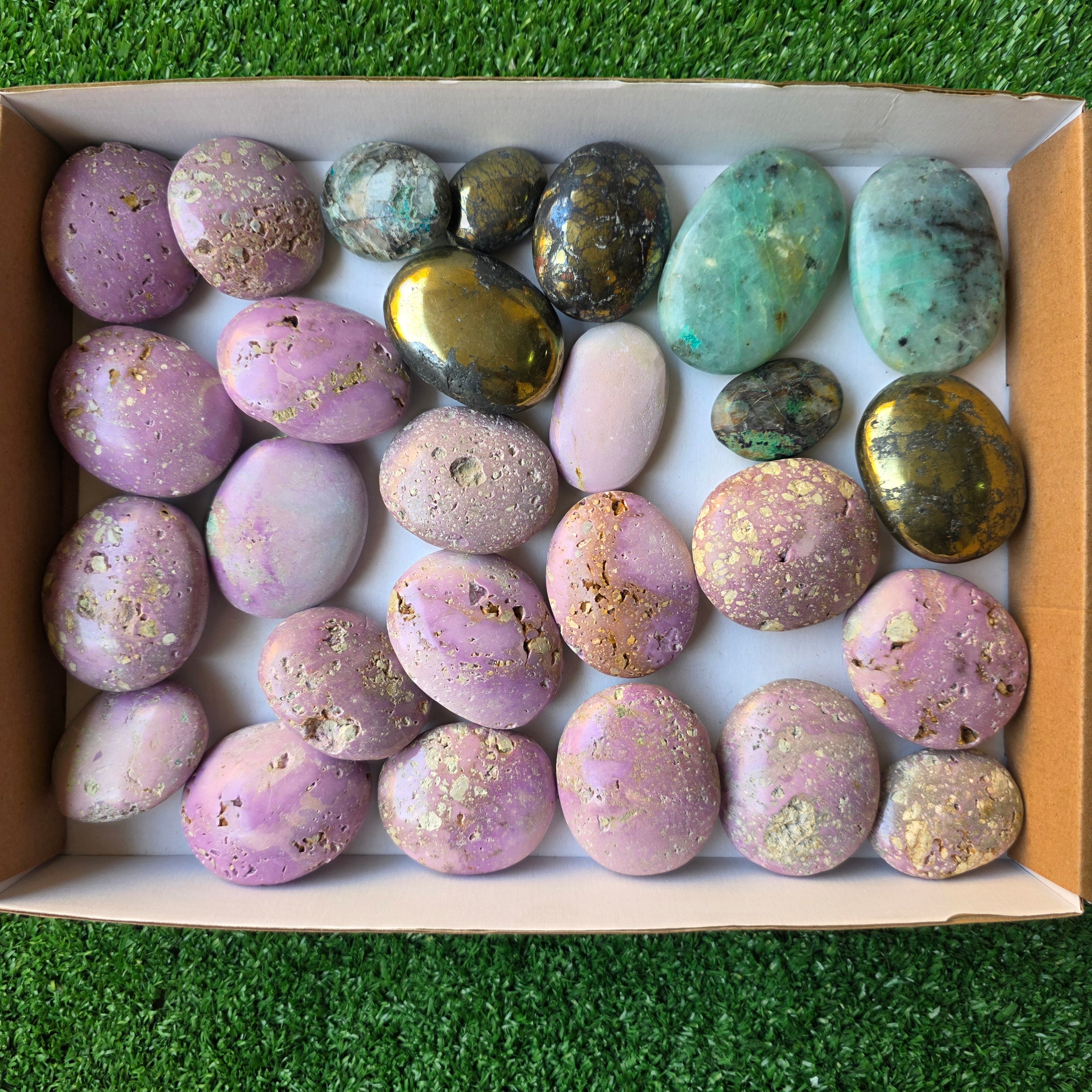 Lot 27 pcs Phosphosiderite drusy, Chalcopyrite and Chrysocolla palm