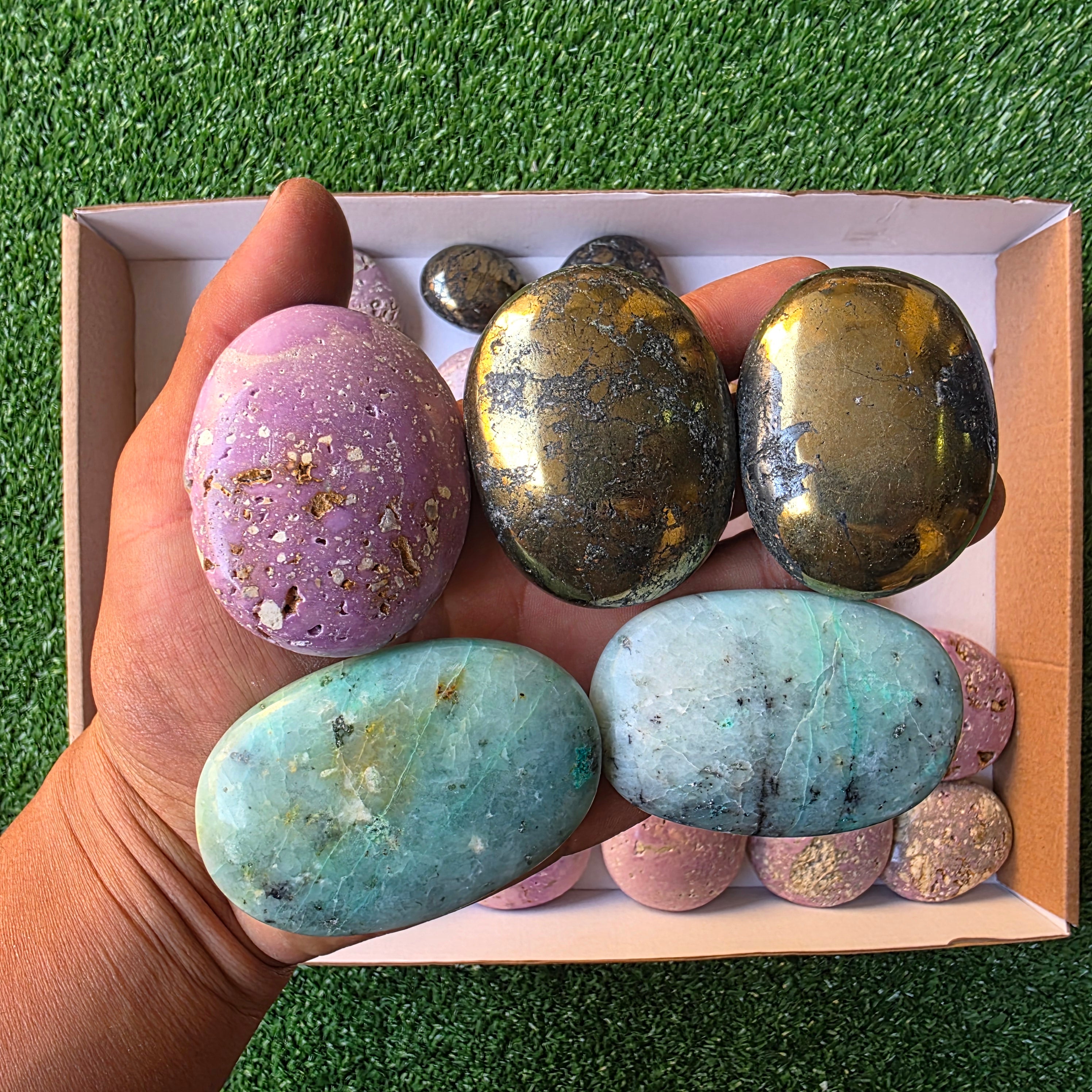 Lot 27 pcs Phosphosiderite drusy, Chalcopyrite and Chrysocolla palm