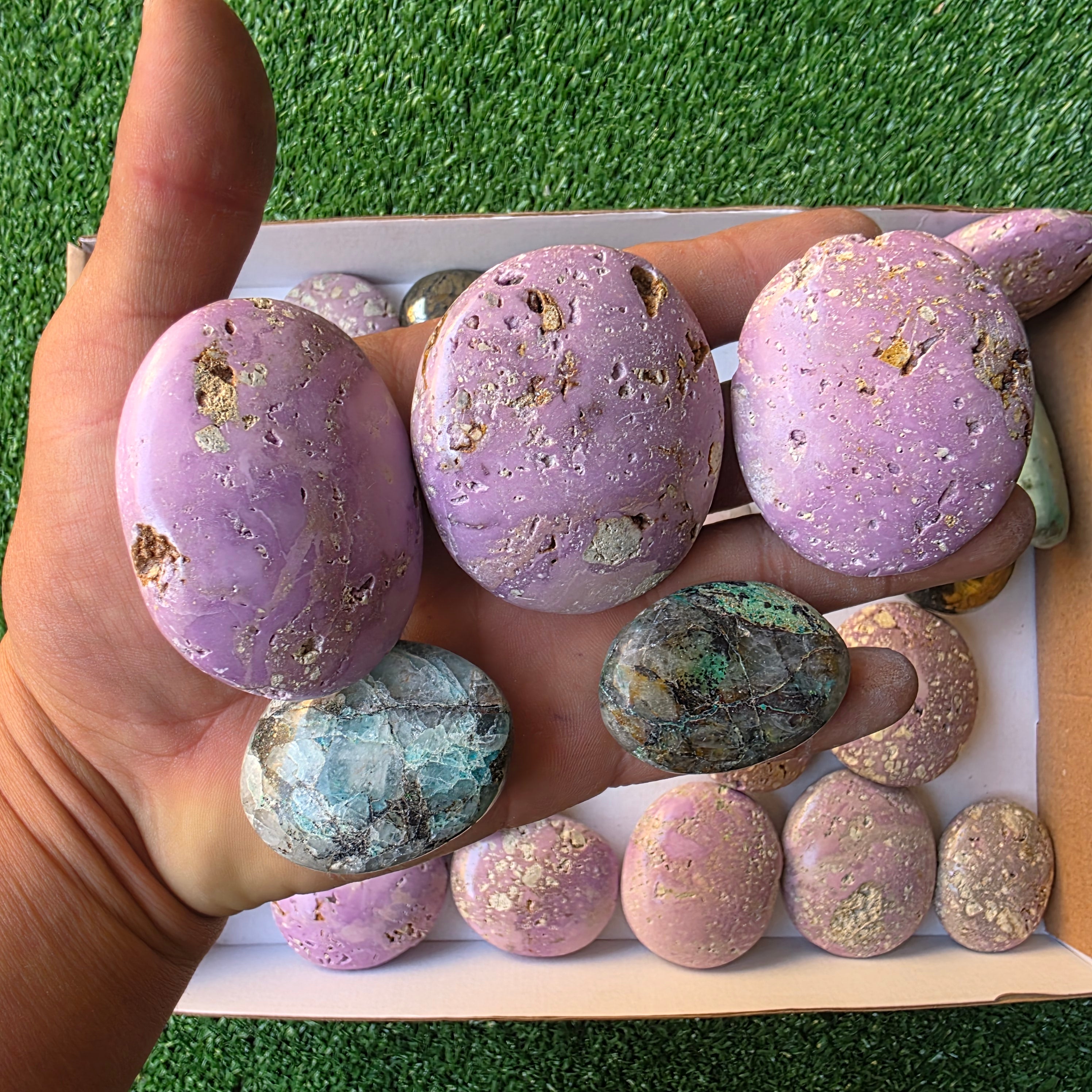 Lot 27 pcs Phosphosiderite drusy, Chalcopyrite and Chrysocolla palm
