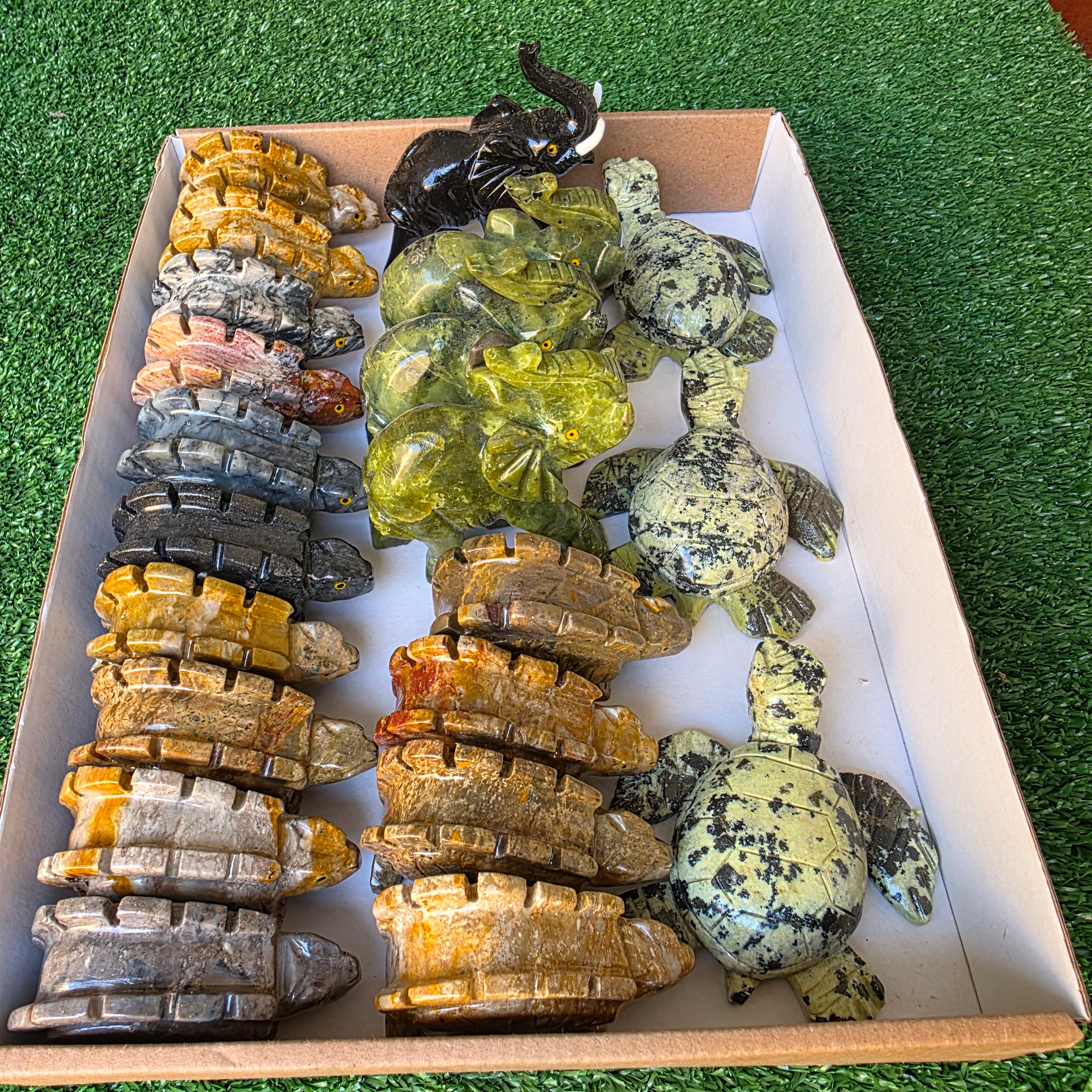 Lot 21 pcs Soapstone and Serpentine Animals