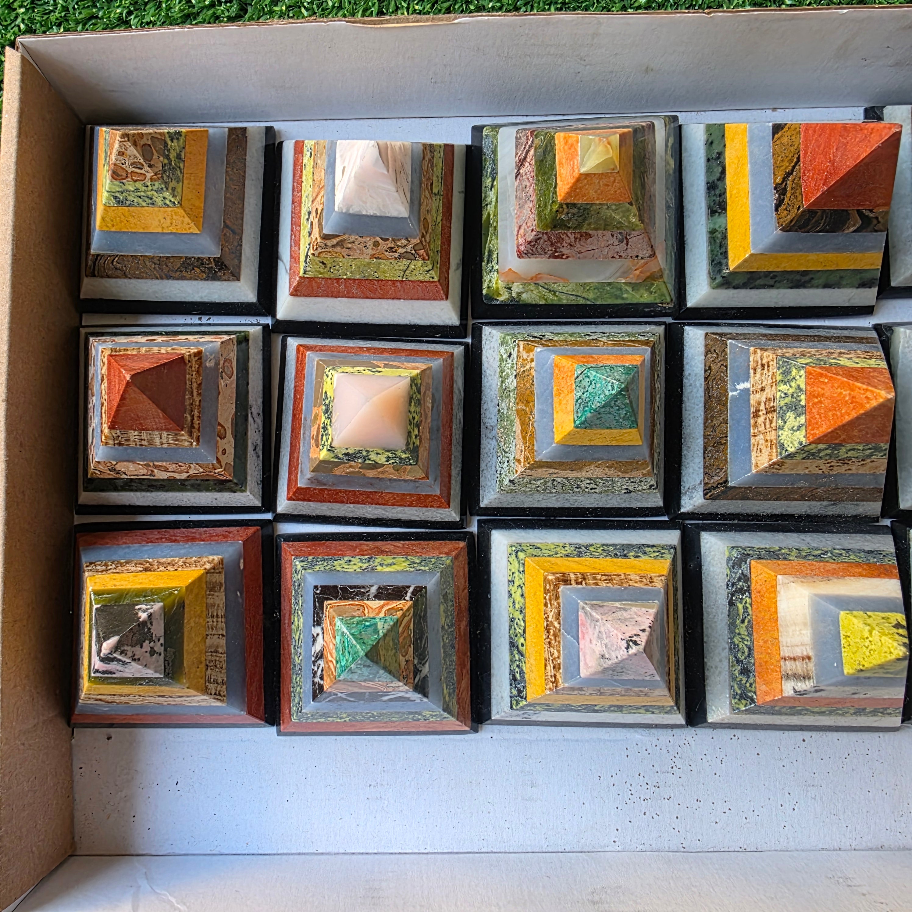 Lot 15 pcs multicolored pyramids