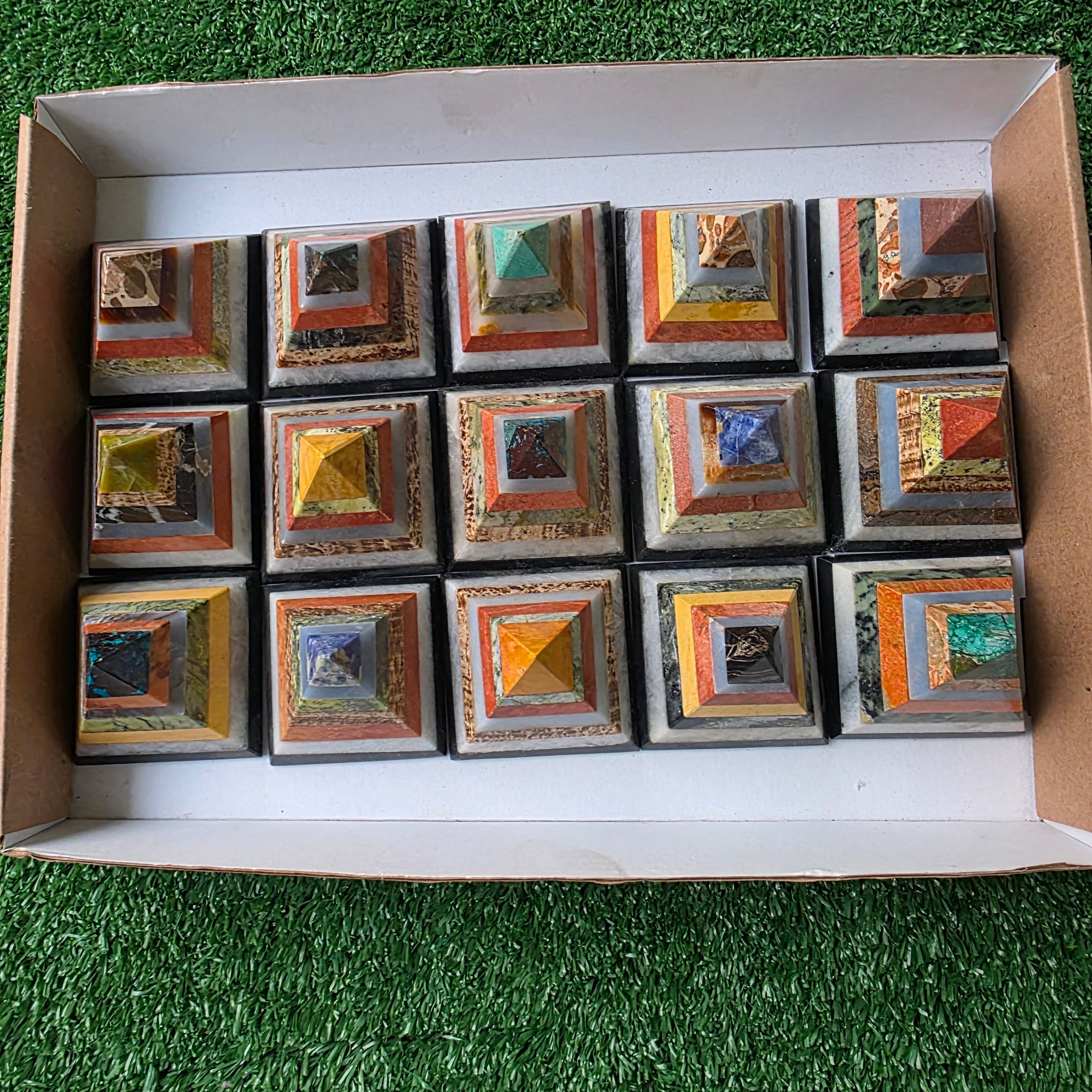 Lot 15 pcs multicolored pyramids