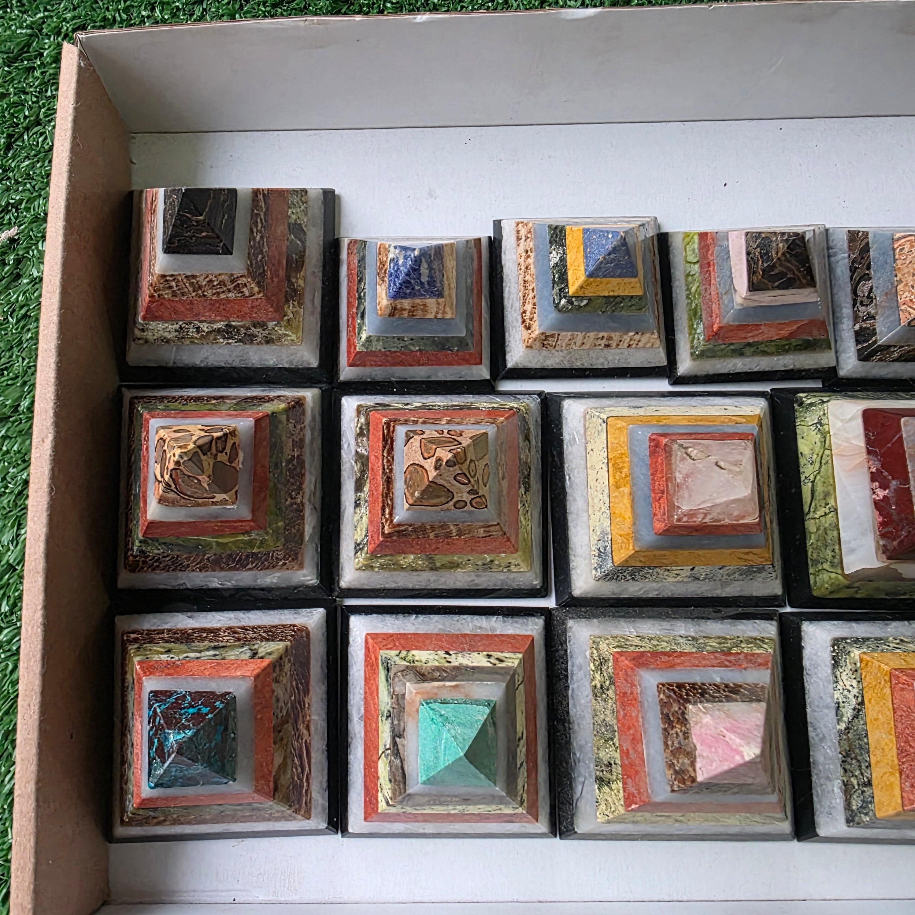 Lot 17 pcs multicolored pyramids