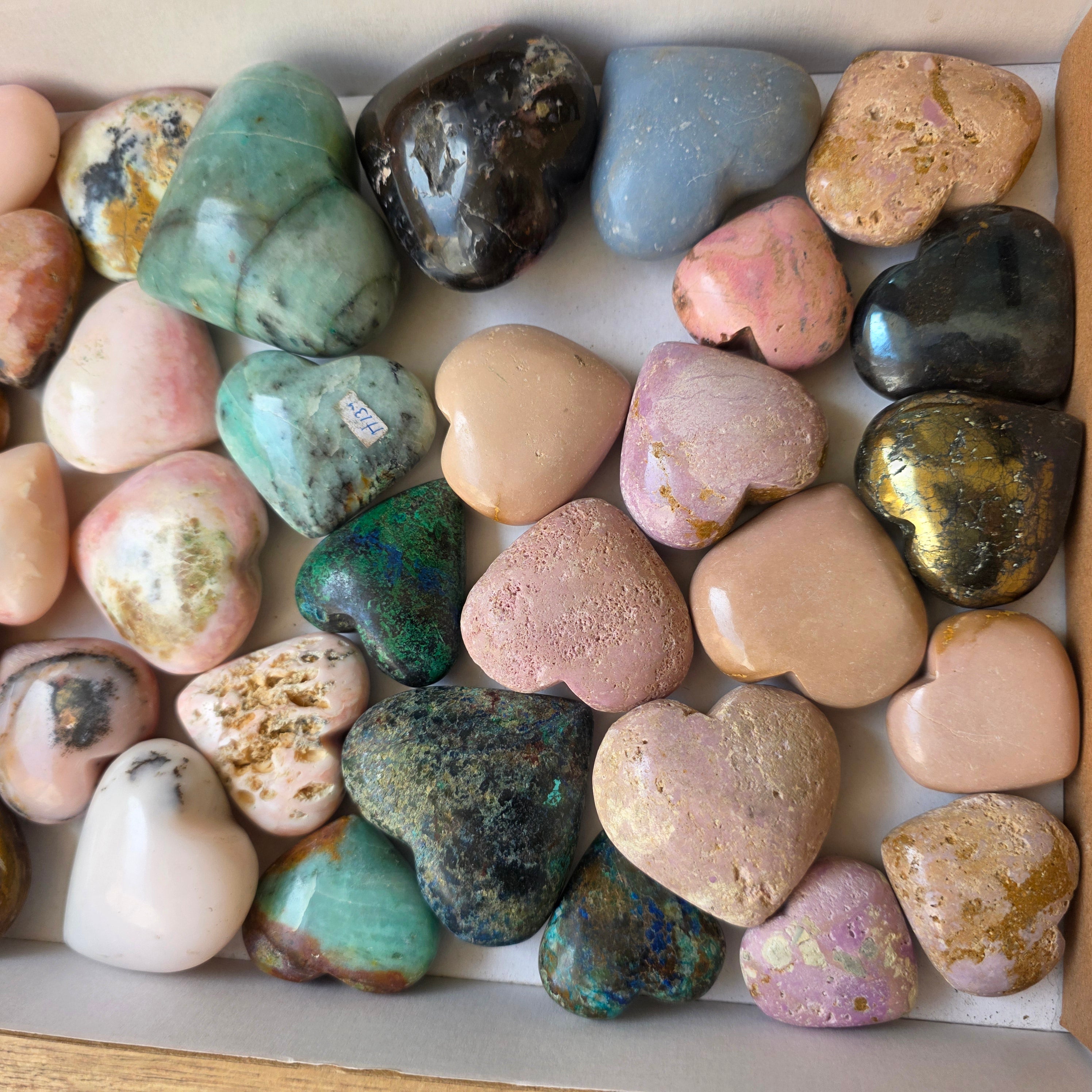 Lot 31 pcs Heart of mixed stones