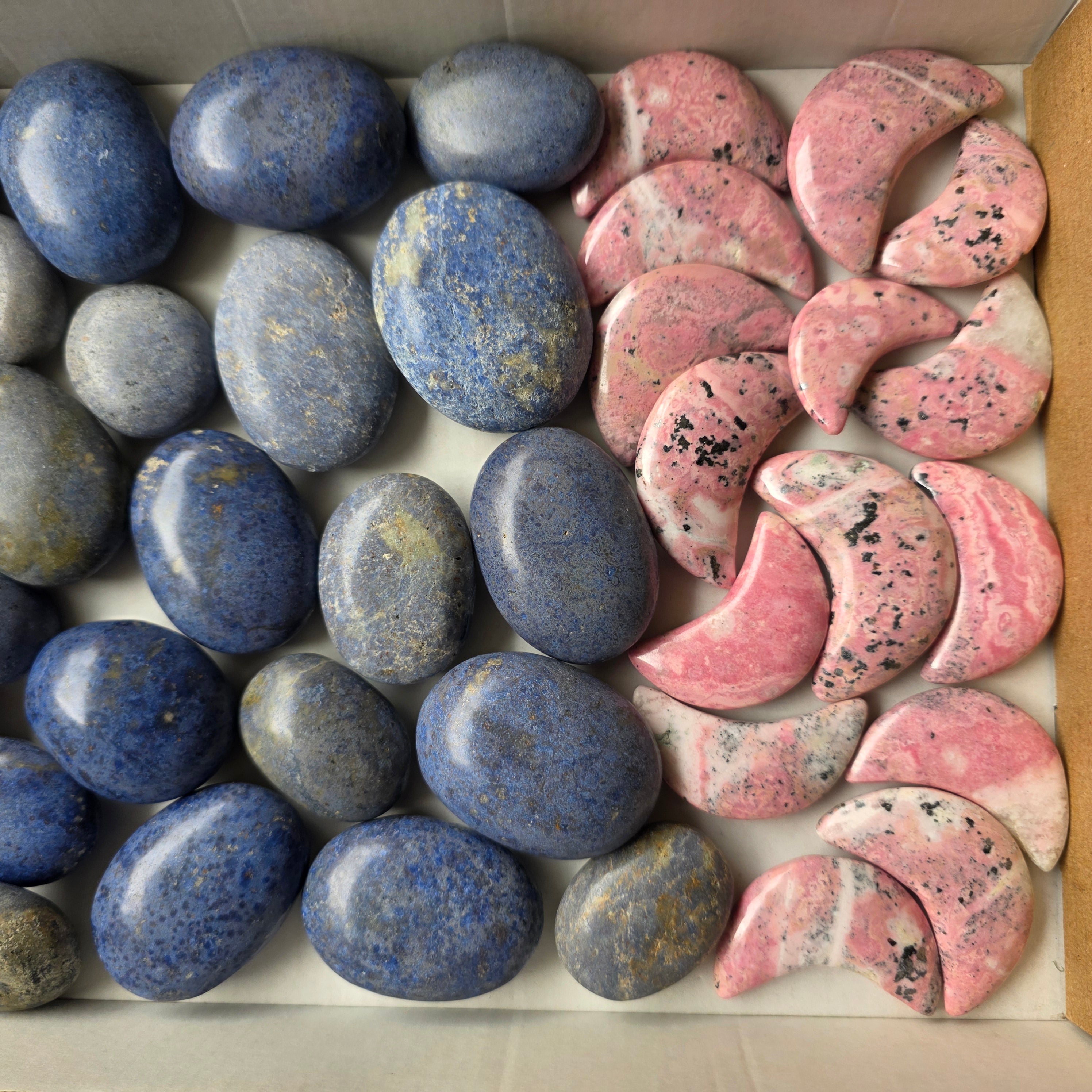 lot 40 pcs Rhodonite, Dumortierite Palm and moon