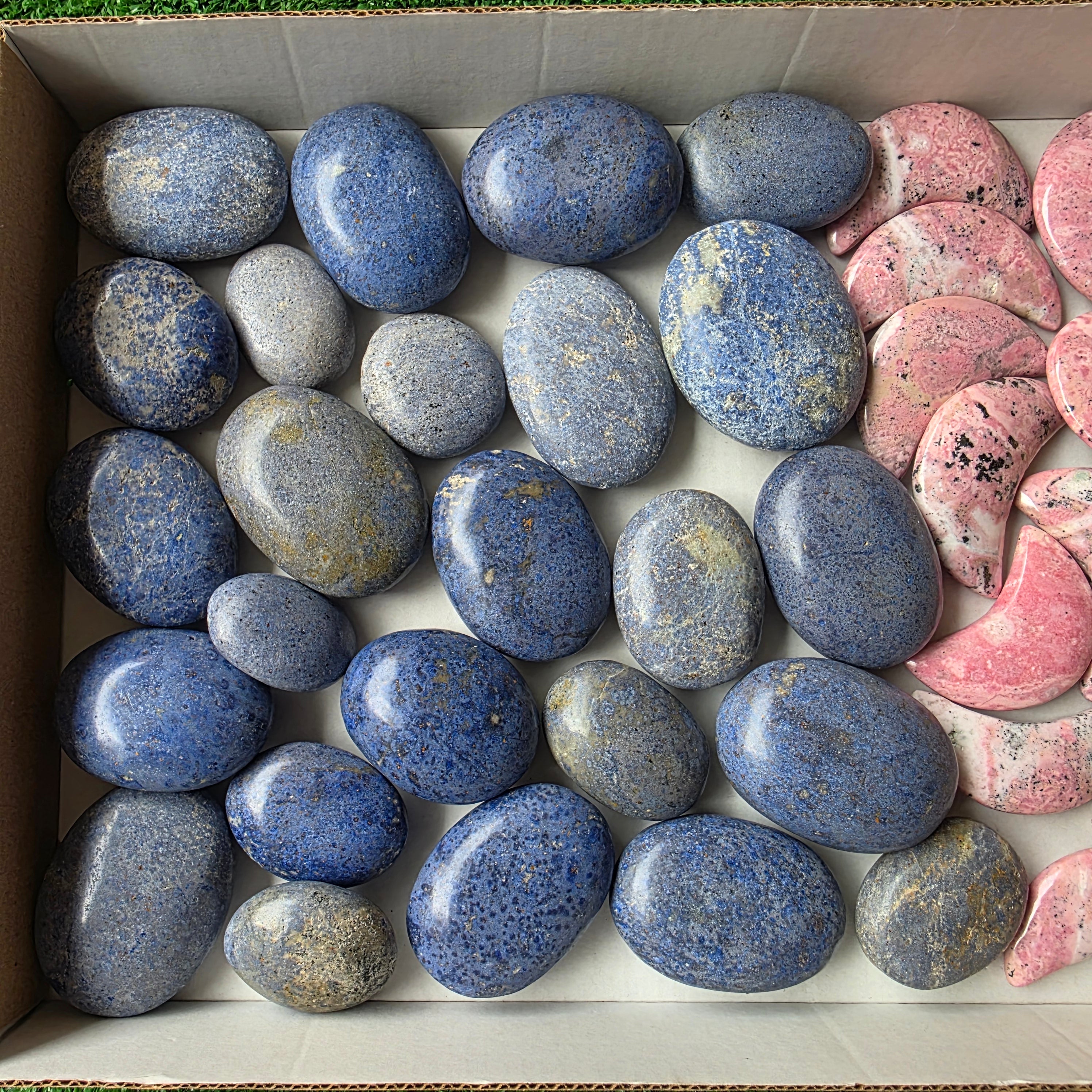 lot 40 pcs Rhodonite, Dumortierite Palm and moon