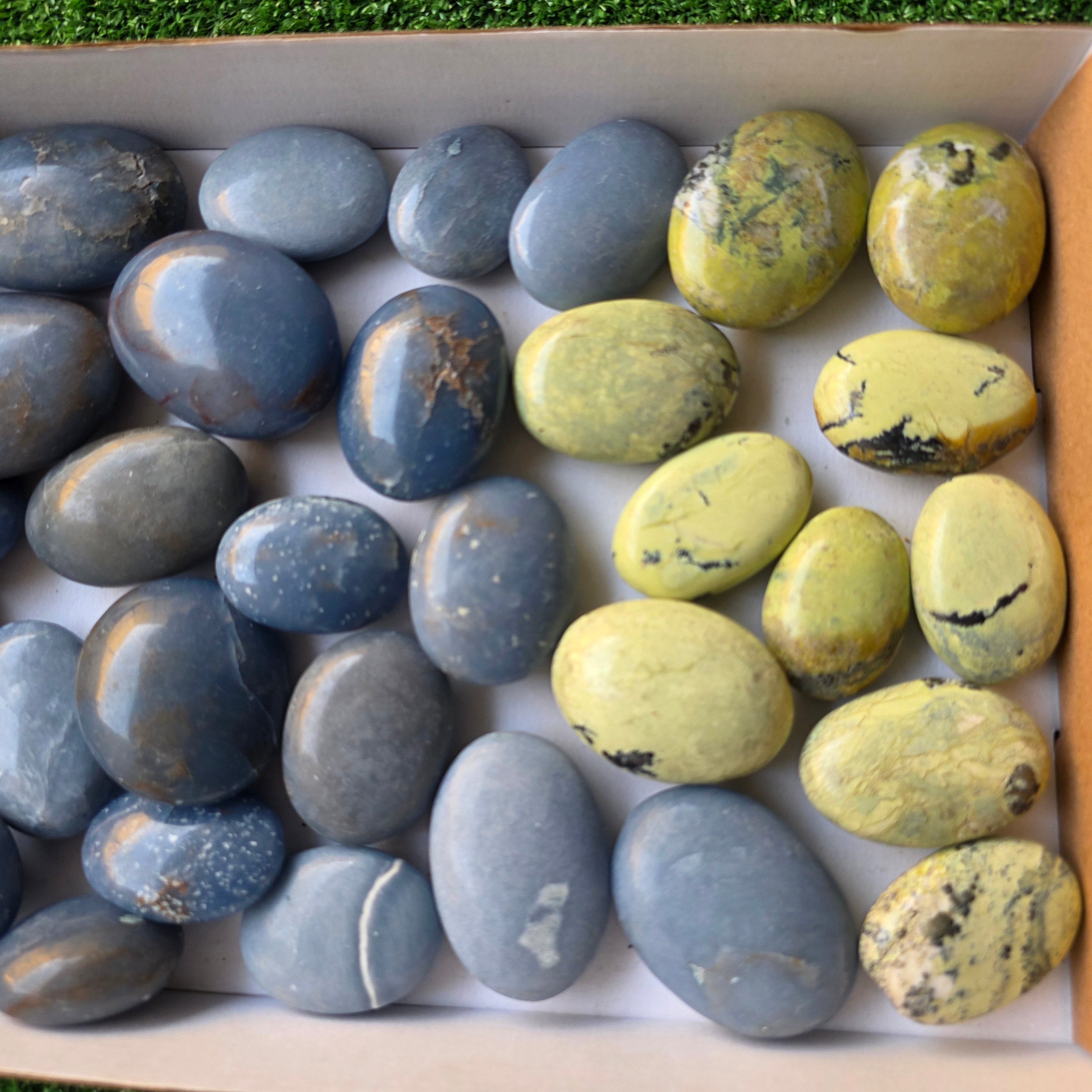 lot 31 pcs Angelite and Serpentine Palm