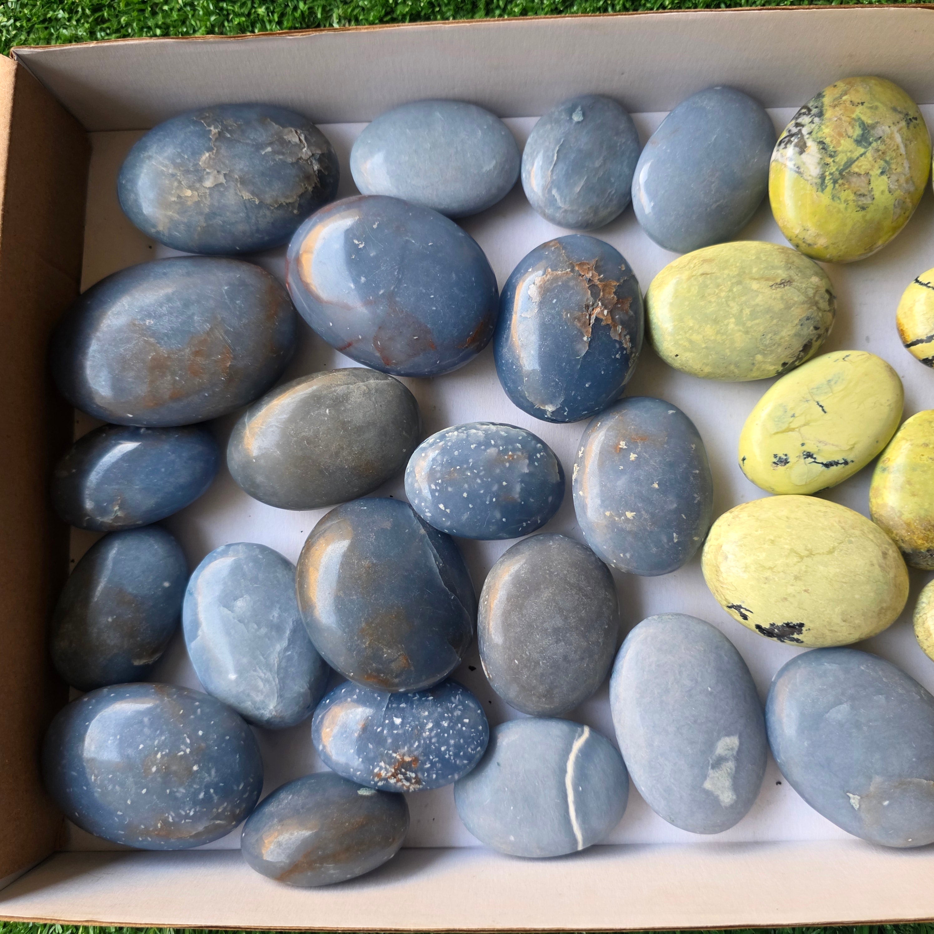 lot 31 pcs Angelite and Serpentine Palm