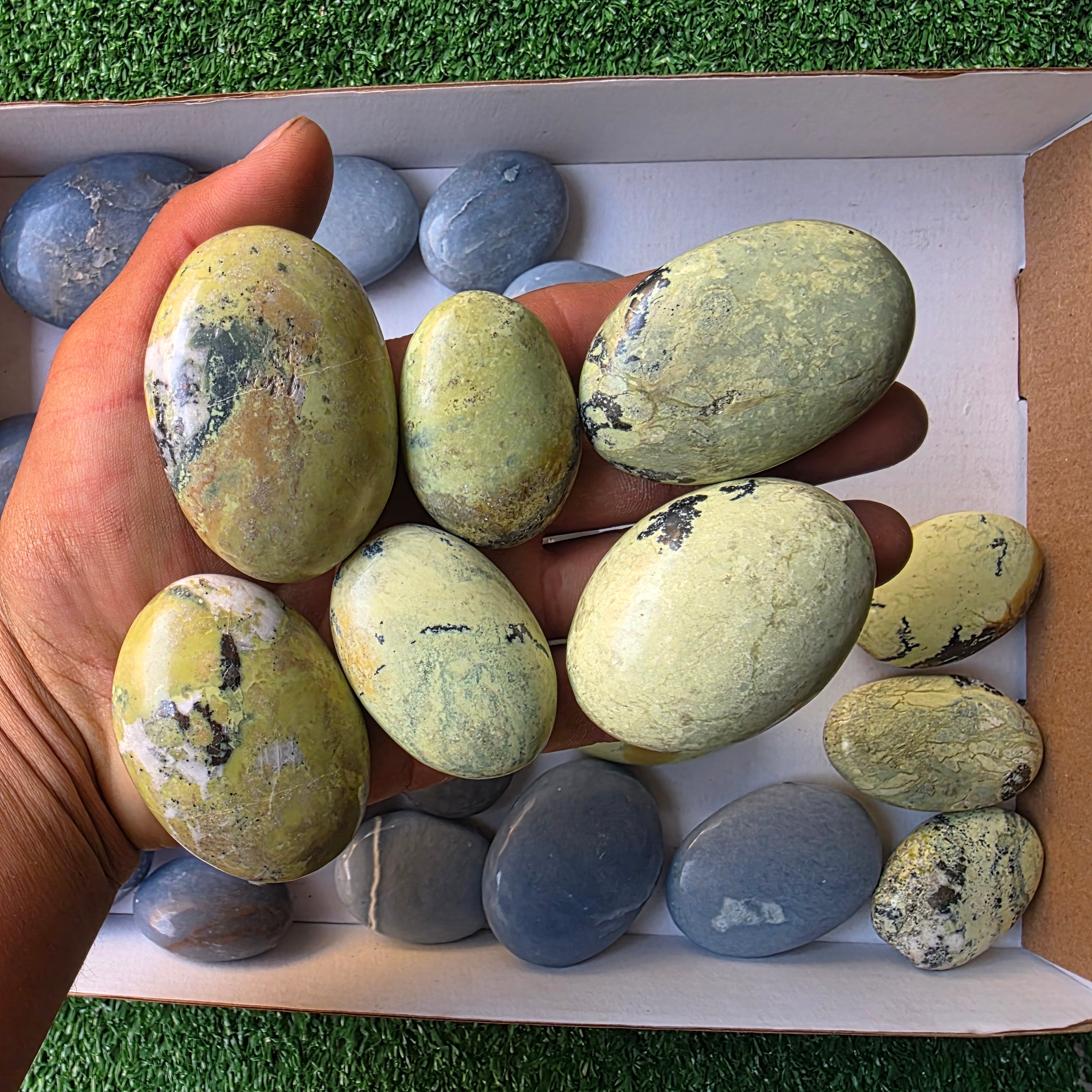 lot 31 pcs Angelite and Serpentine Palm