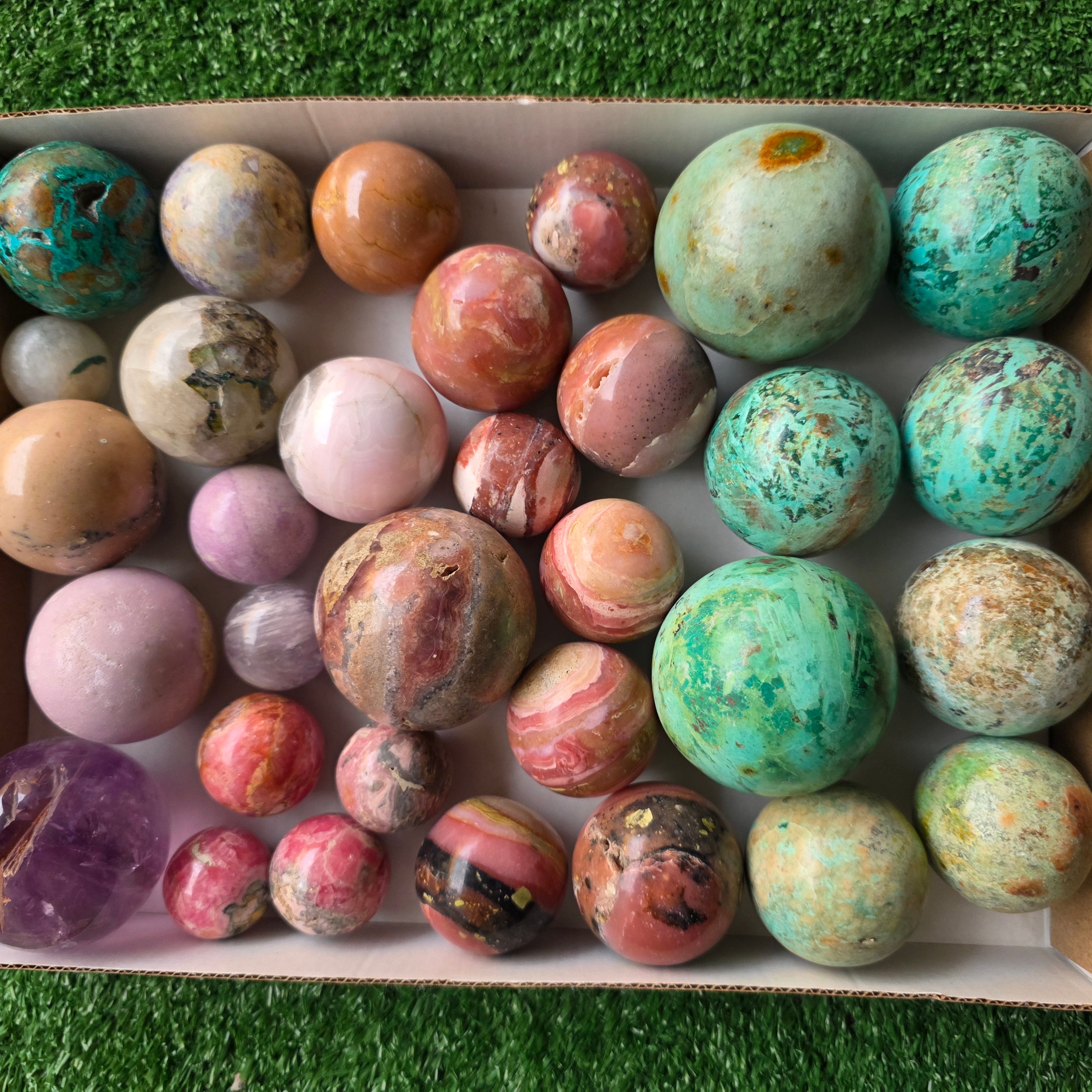 lot 32 pcs Sphere of mixed stones