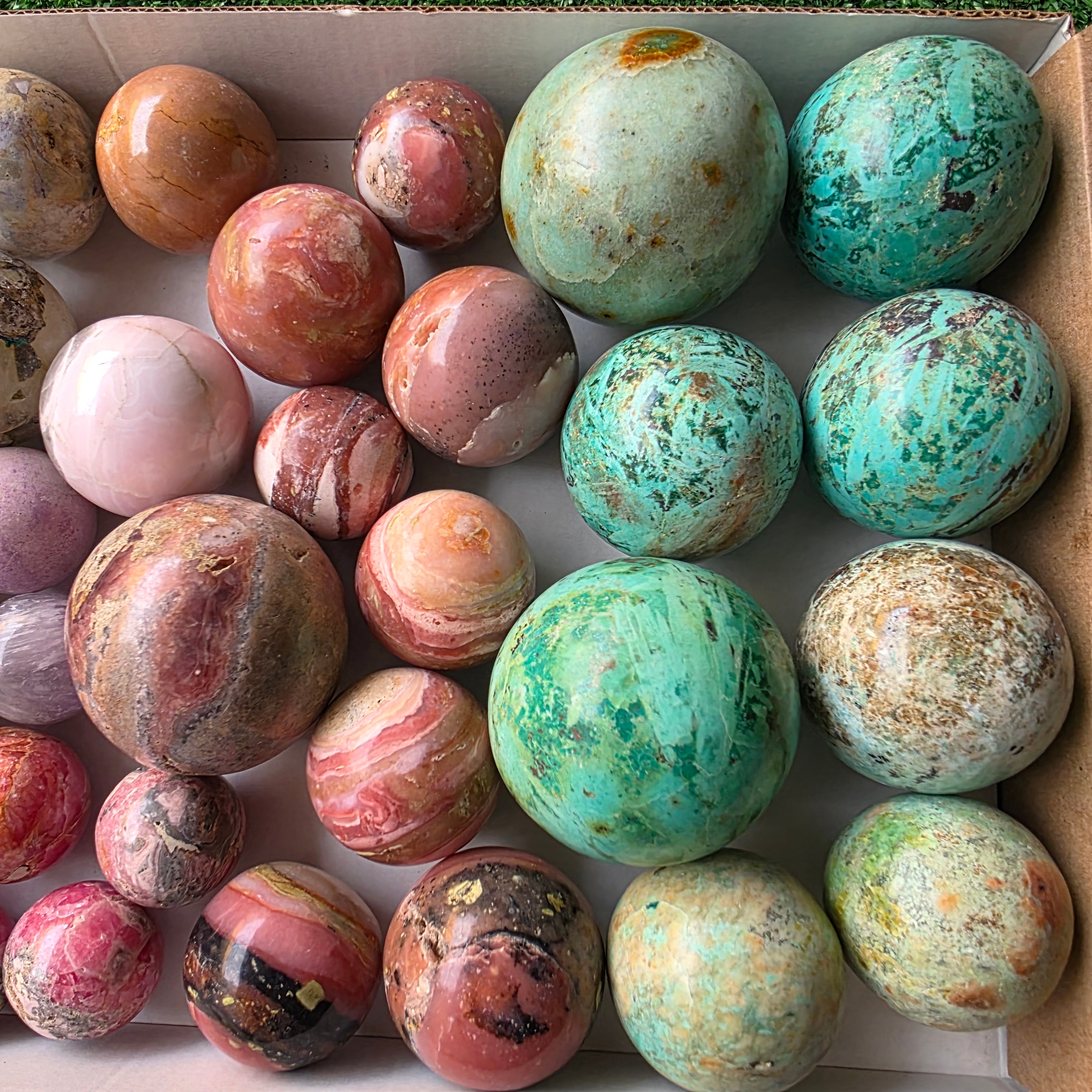 lot 32 pcs Sphere of mixed stones