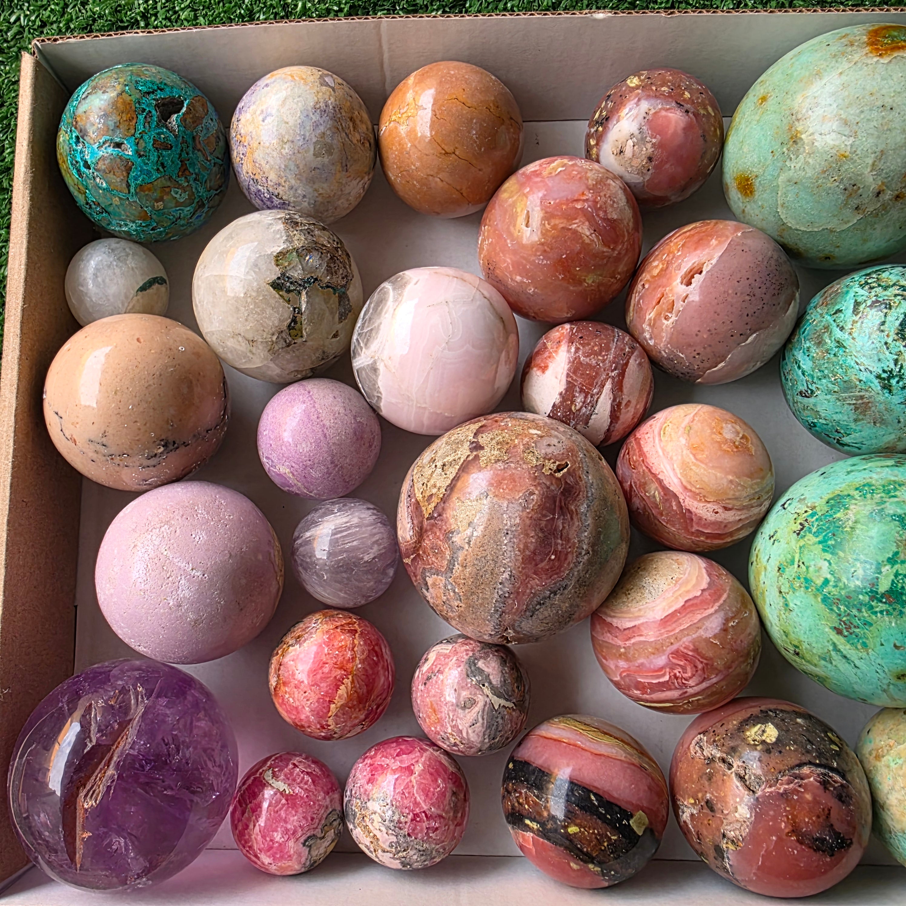 lot 32 pcs Sphere of mixed stones