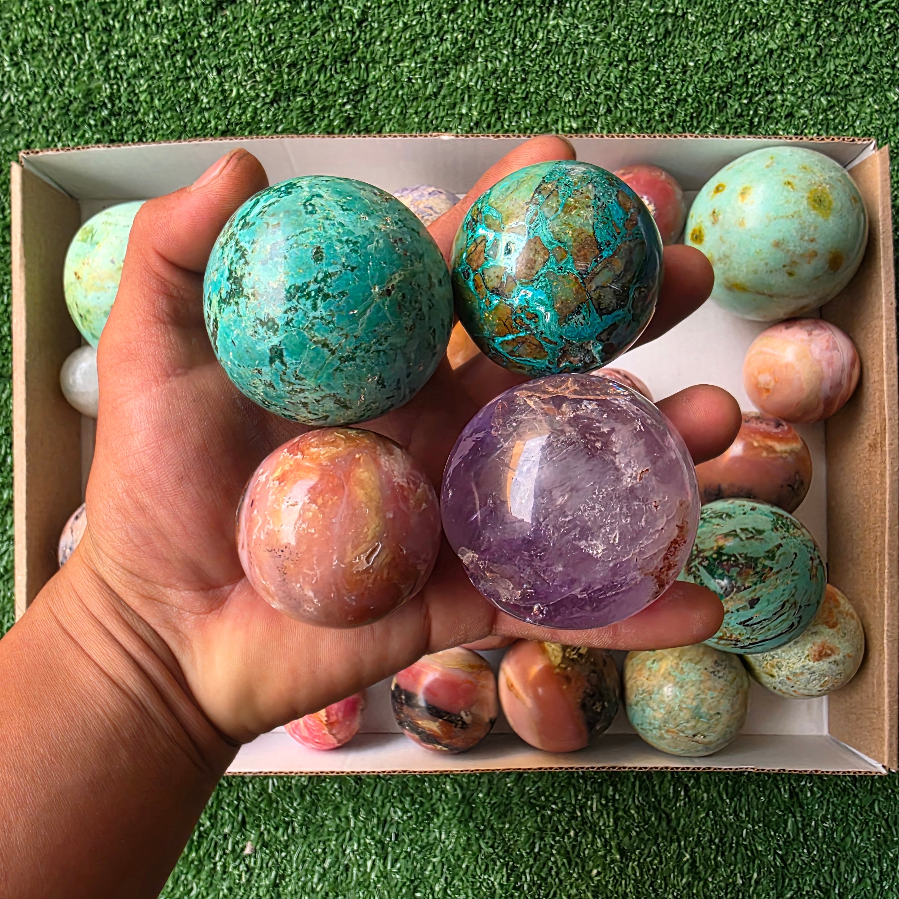 lot 32 pcs Sphere of mixed stones