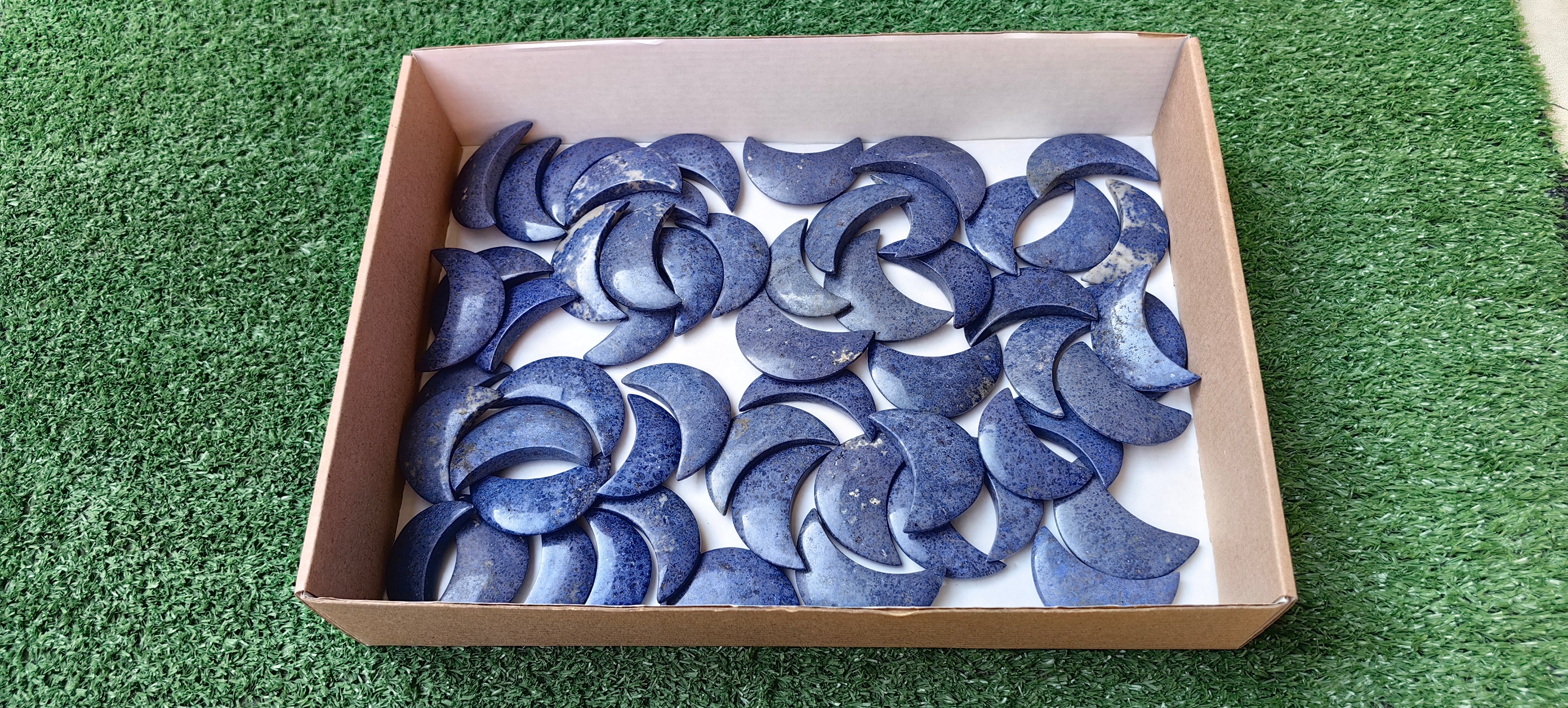 Lot 57 pcs Dumortierite Moon