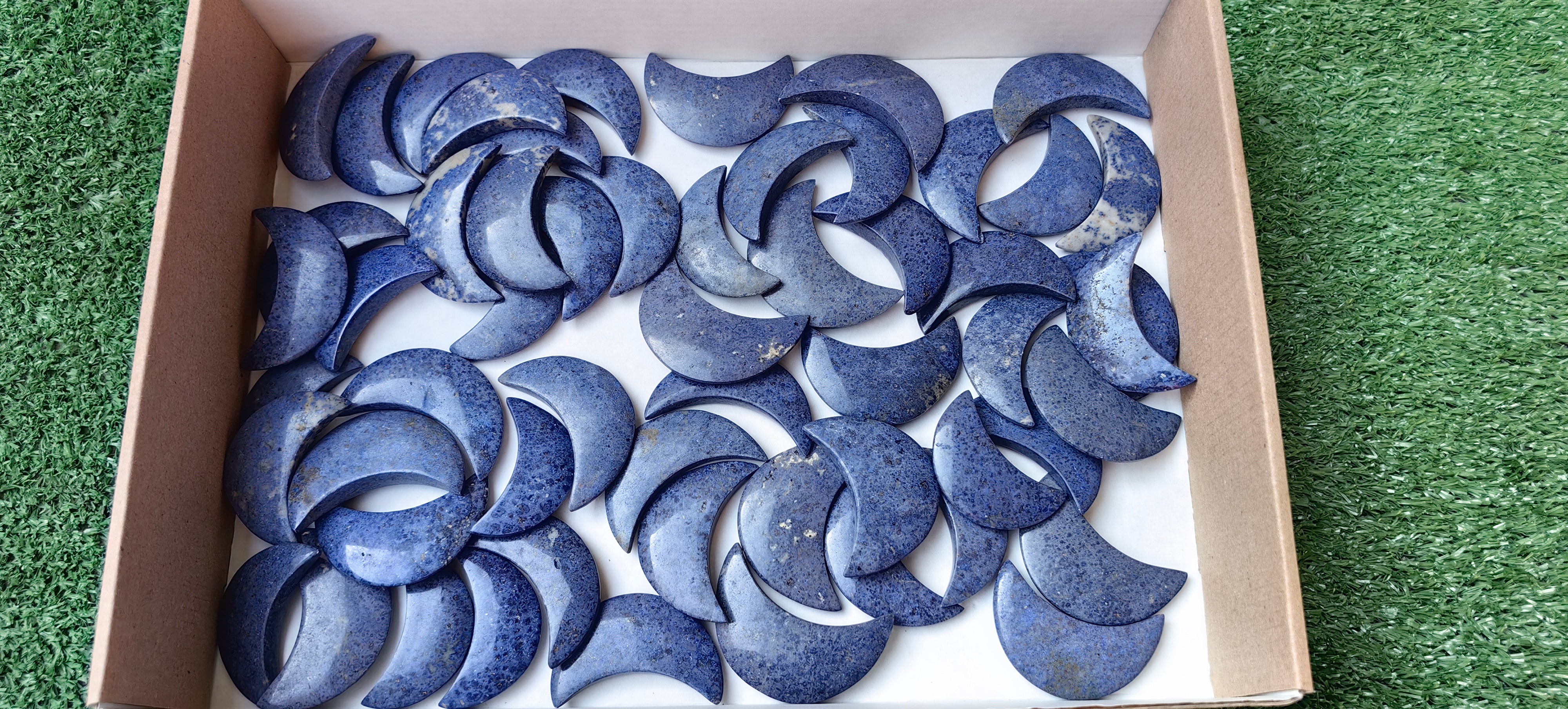 Lot 57 pcs Dumortierite Moon