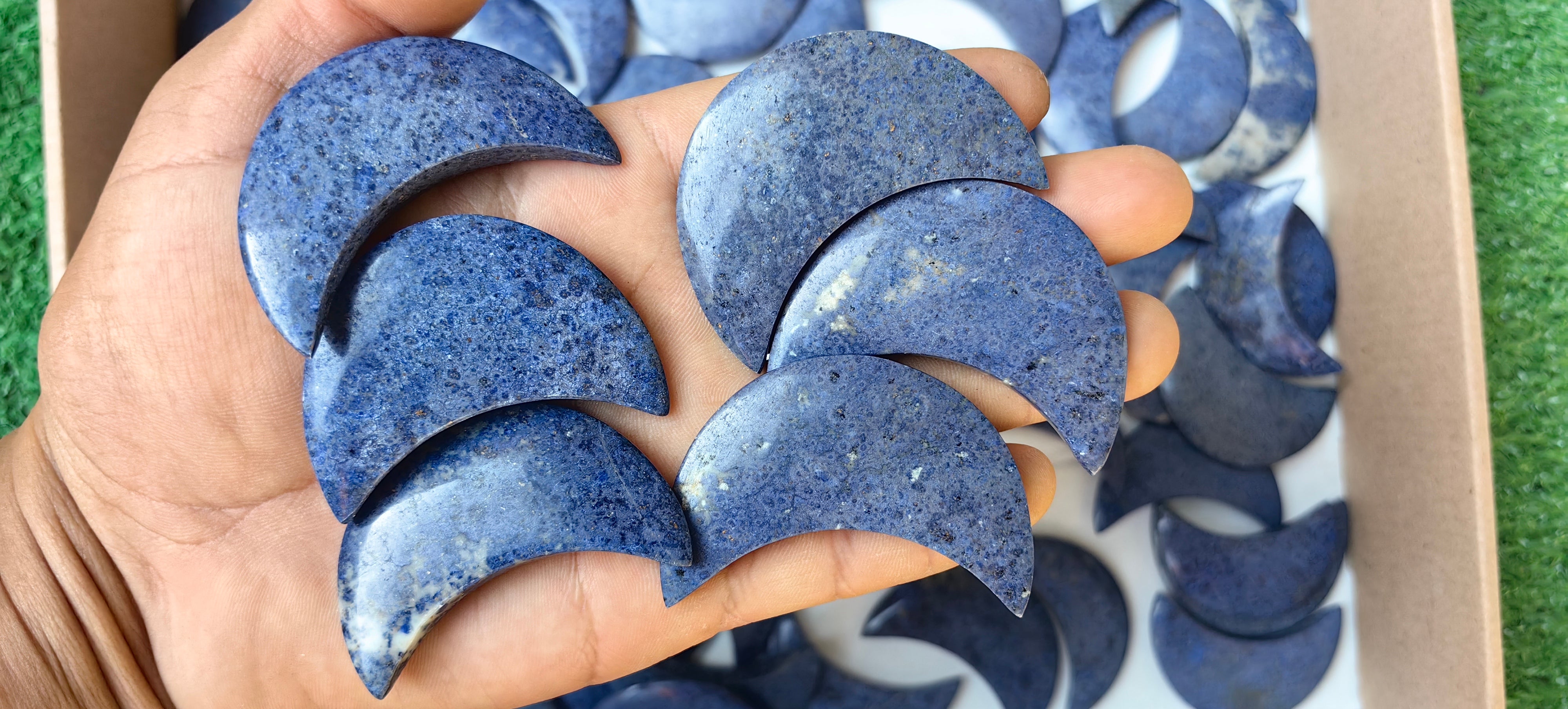 Lot 57 pcs Dumortierite Moon