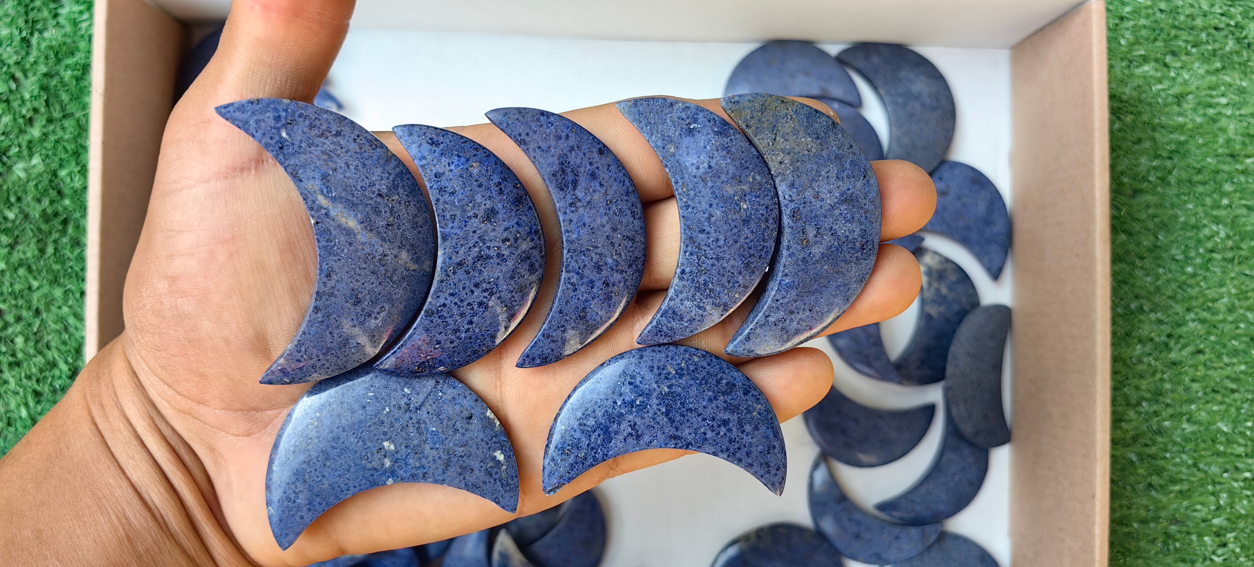 Lot 57 pcs Dumortierite Moon