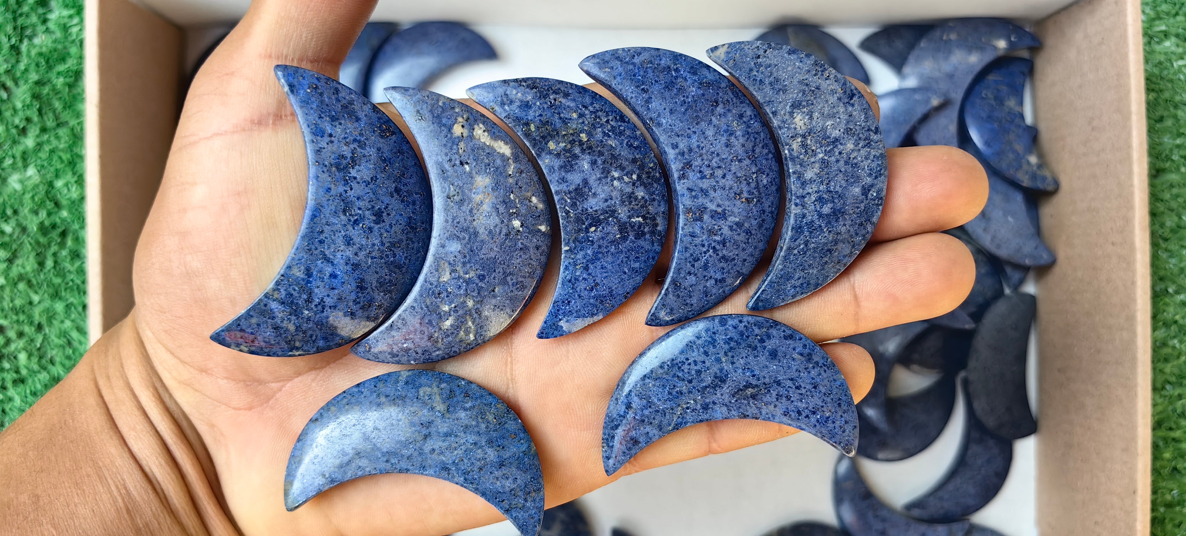Lot 57 pcs Dumortierite Moon