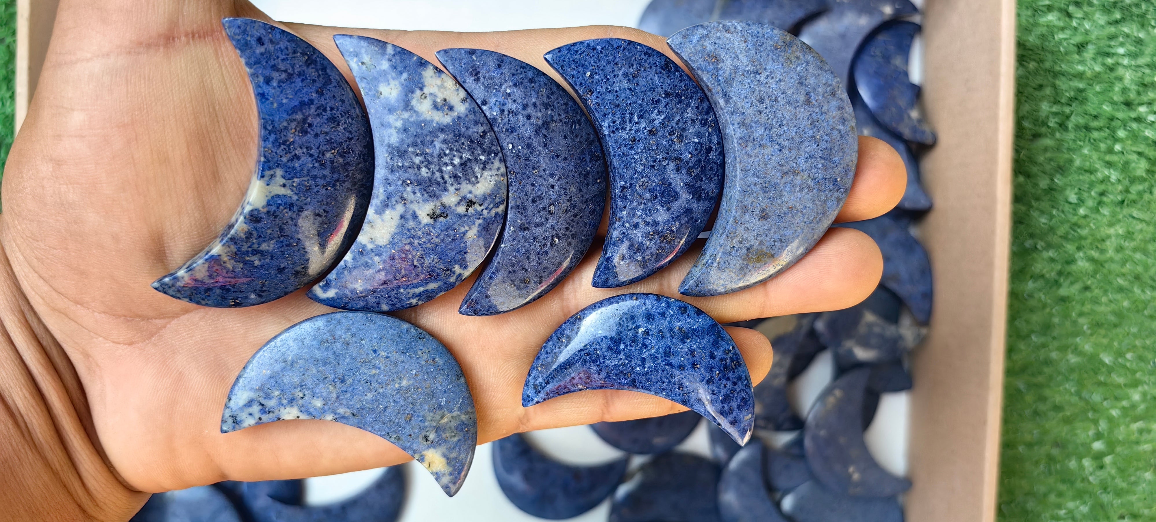 Lot 57 pcs Dumortierite Moon