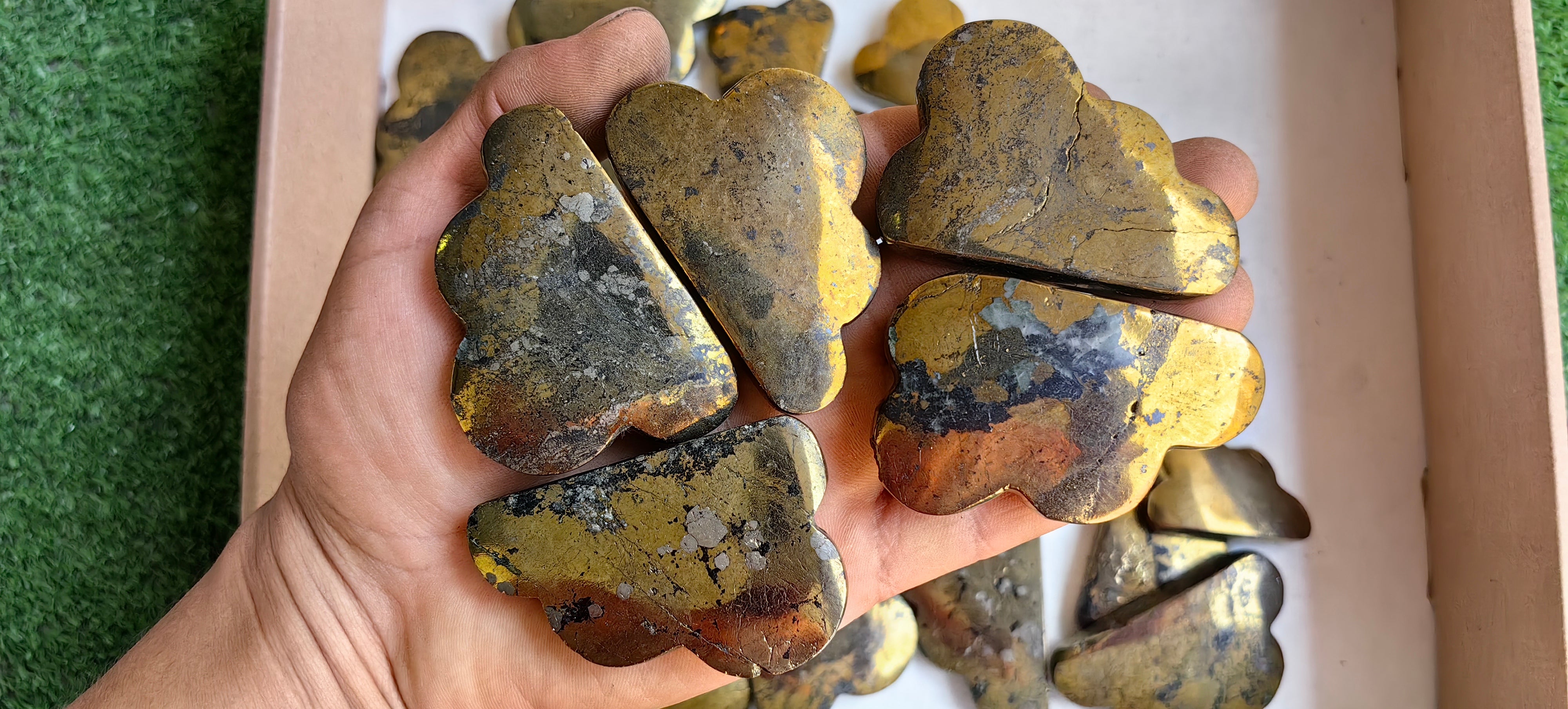 Lot 25 pcs Chalcopyrite Cloud