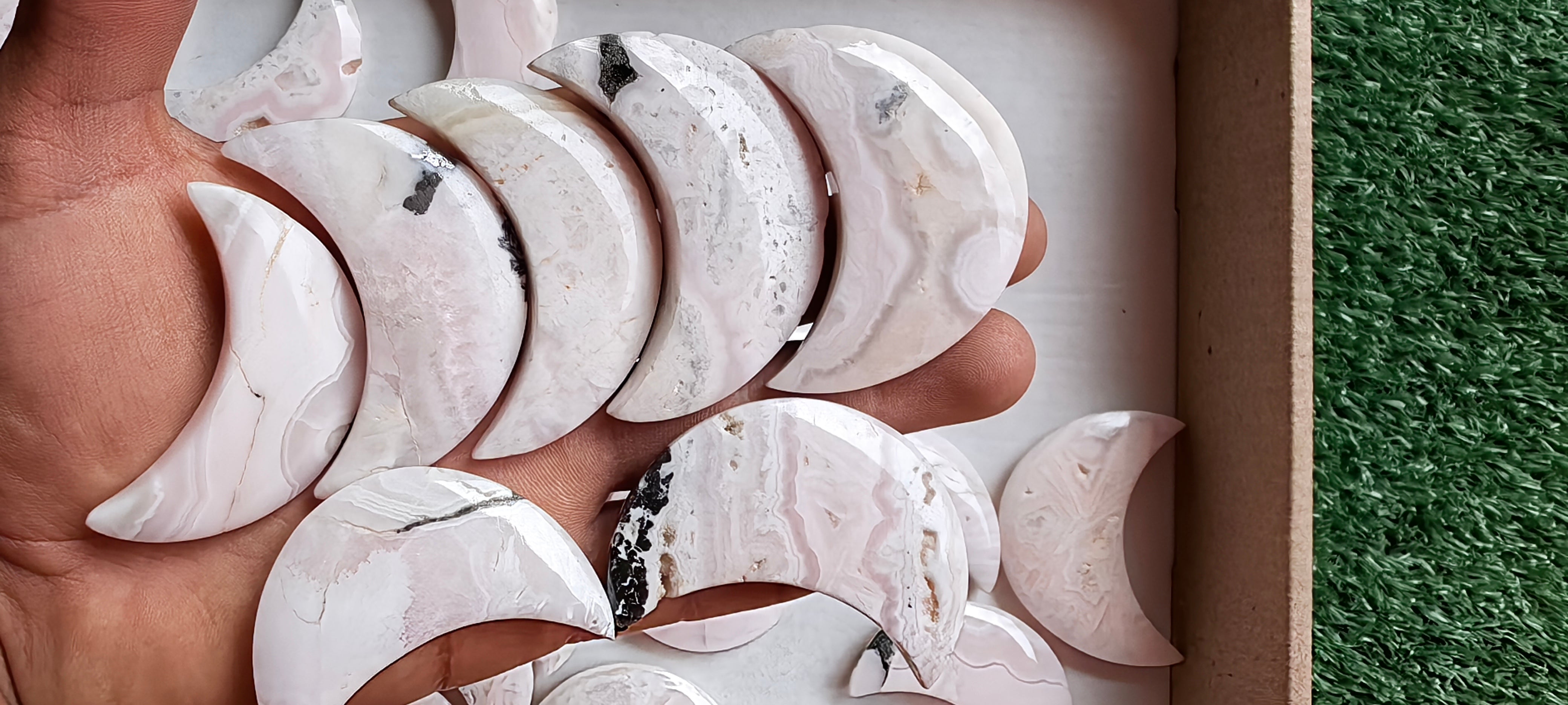 Lot 32 pcs Mangano Moon