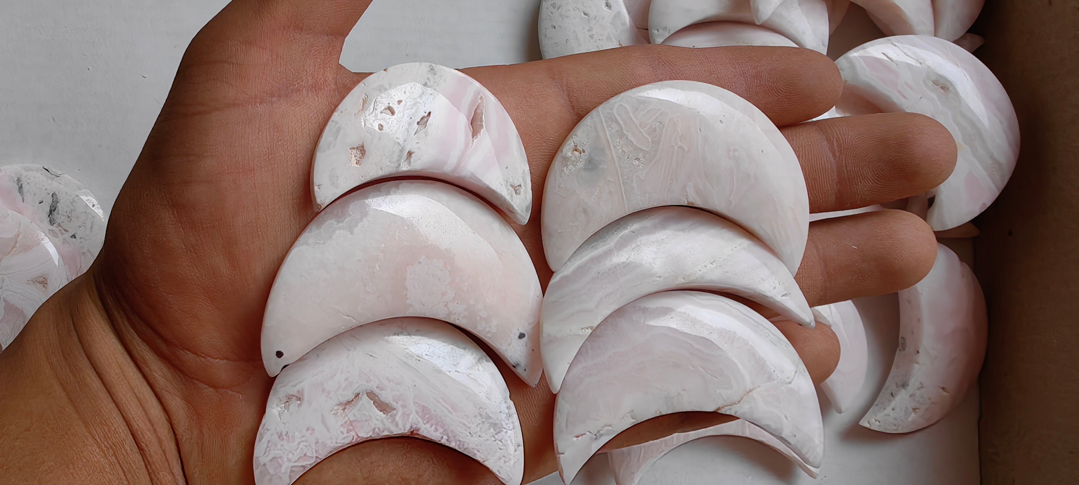 Lot 32 pcs Mangano Moon
