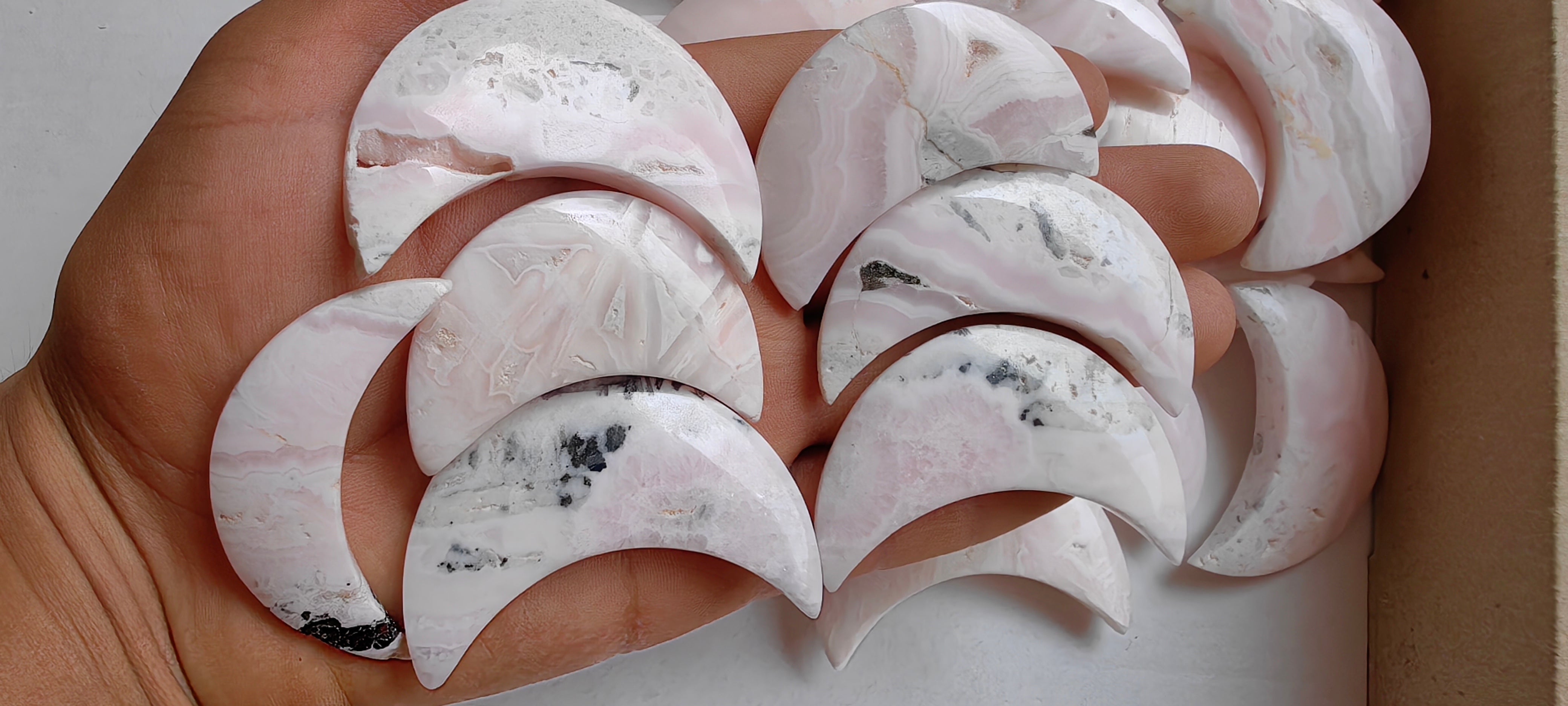 Lot 32 pcs Mangano Moon