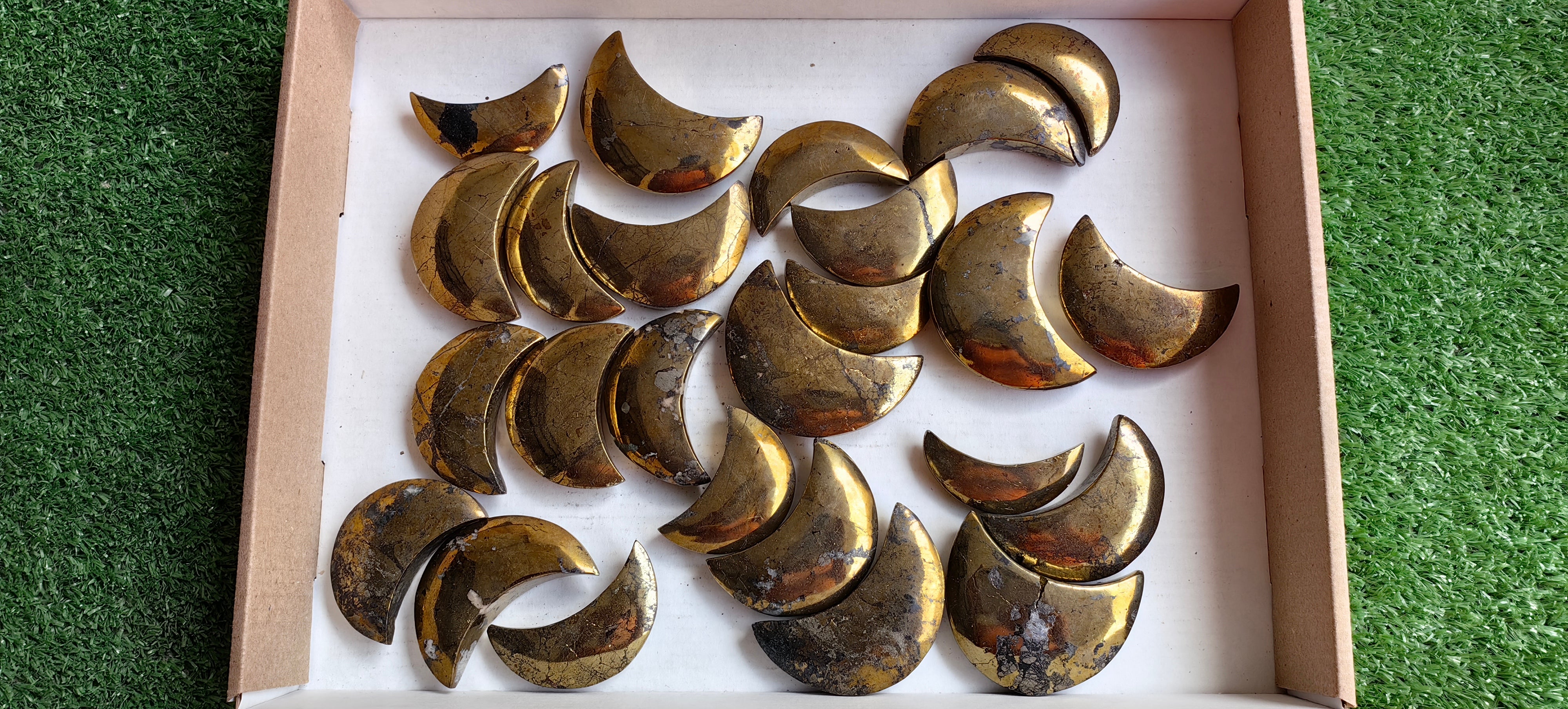 Lot 25 pcs Chalcopyrite Moon