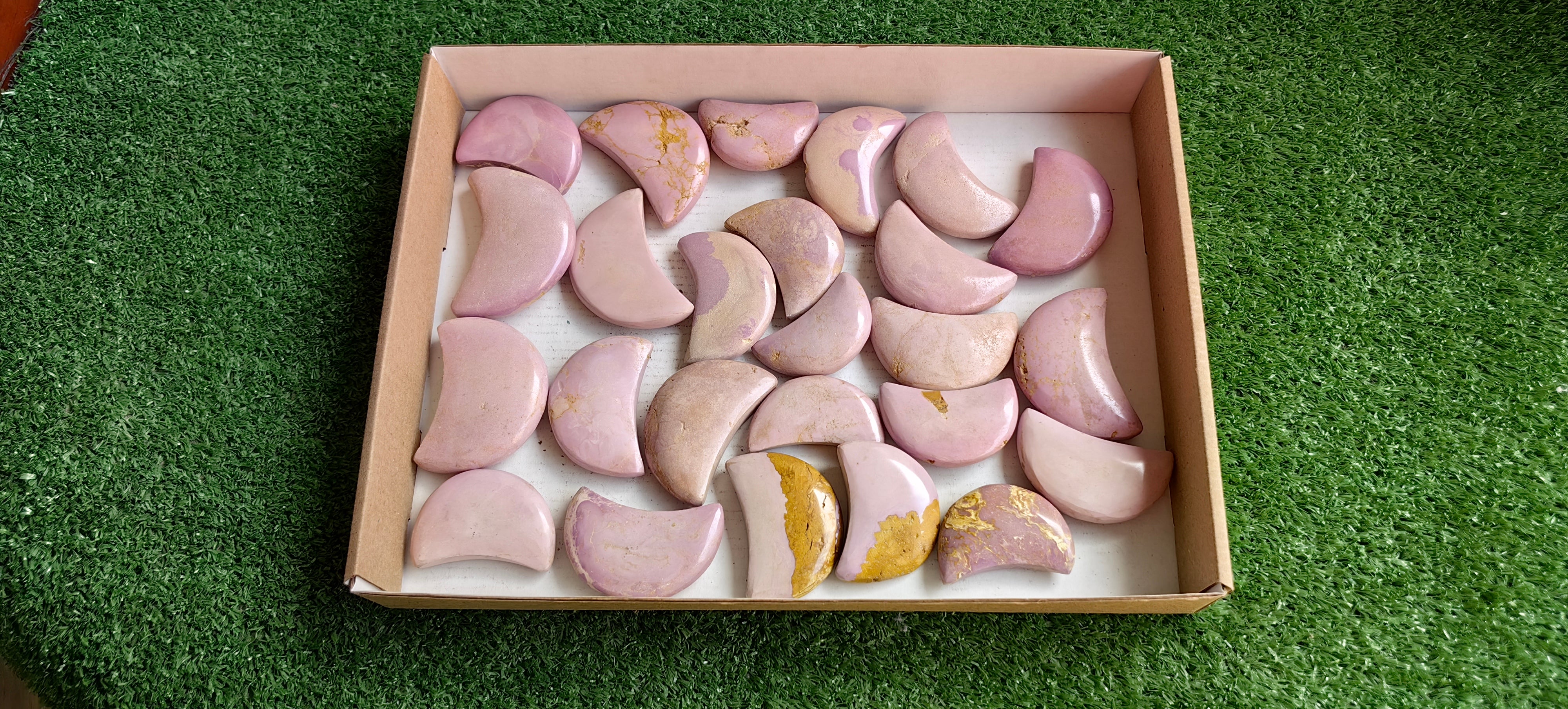 Lot 25 pcs Phosphosiderite Moon