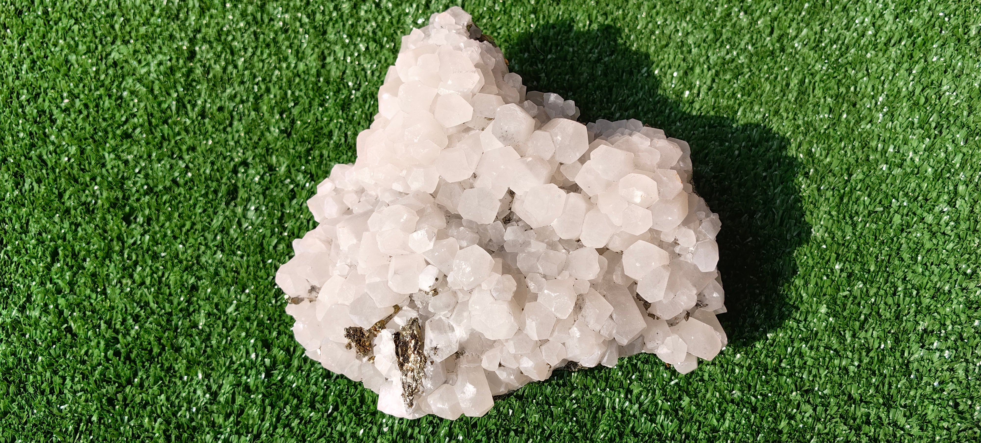 Lot 1 piece calcite fluorescent**
