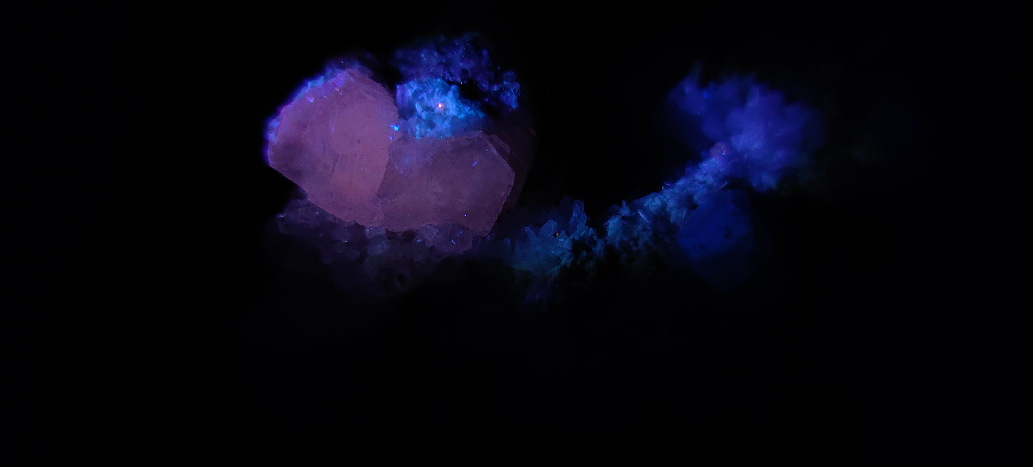 Lot 1 piece calcite fluorescent**