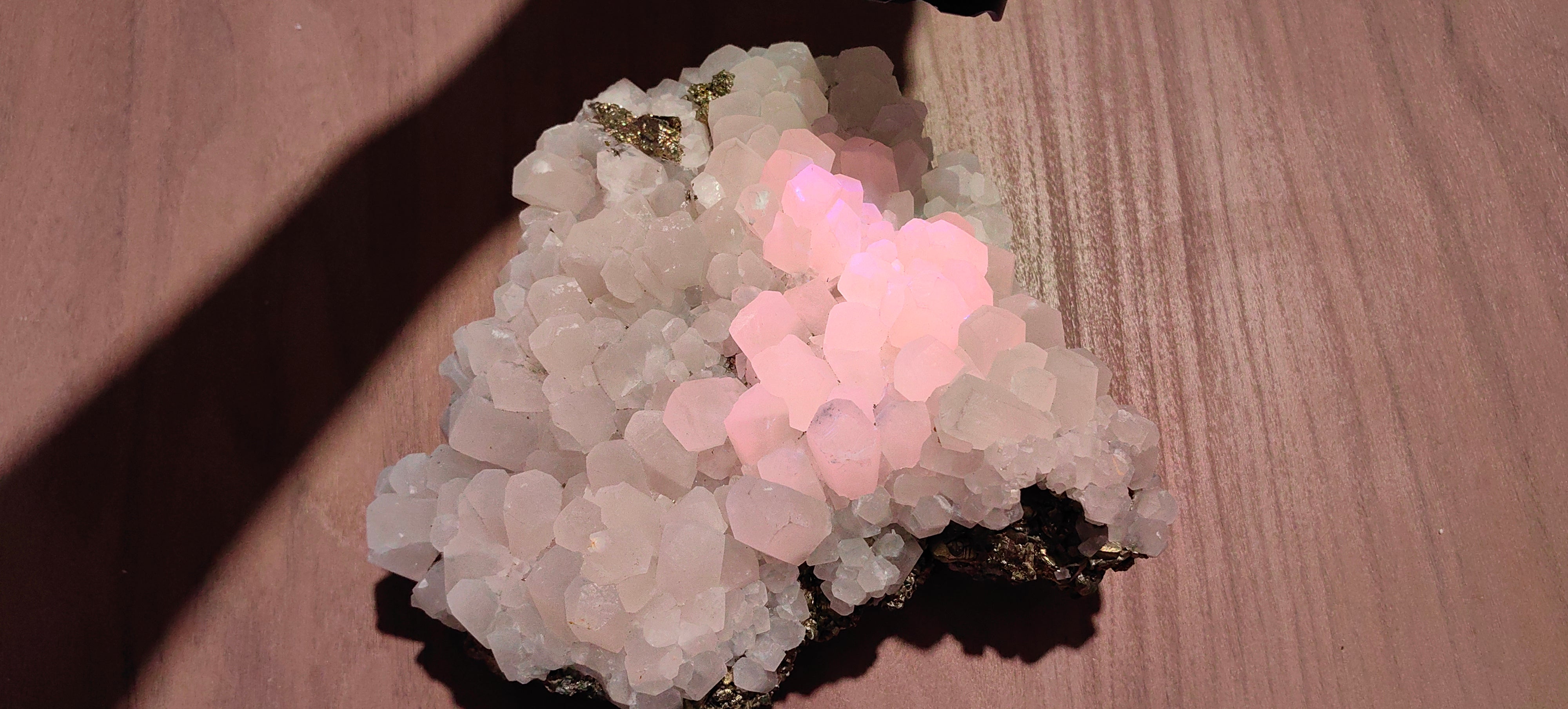 Lot 1 piece calcite fluorescent**