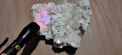 Lot 1 piece calcite fluorescent**