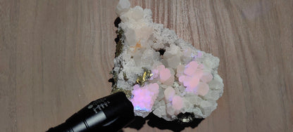 Lot 1 piece calcite fluorescent**