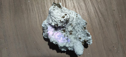 Lot 1 piece calcite fluorescent**