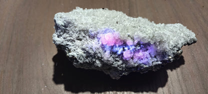 Lot 1 piece calcite fluorescent**